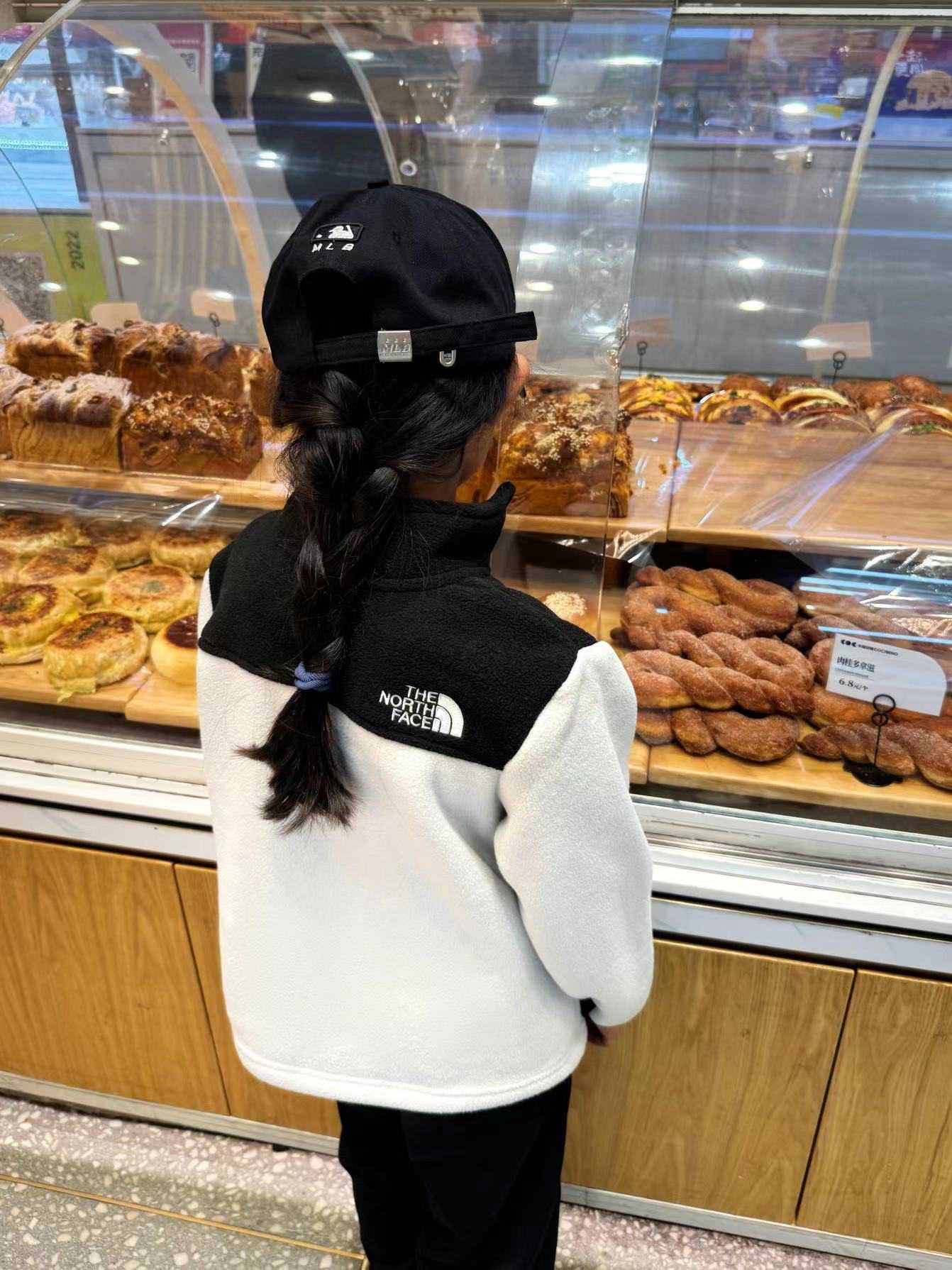 图片[6]-【掌柜推荐 The North Face/北面 抓绒内胆外套 The North Face\”的字面含义为山的最寒冷、最艰难一面。它也是The North Face\”的产品能够发挥功能的地方。 The North Face。一直致力支持去发现亲近自然。 面料+特点： ✅面料：95%聚酯抓绒 ✅拉链：YKK吉田ISO 9000品质顶级ZP拉链 ✅特性：为冬季户外提供保暖呵护，保暖性出色，穿着轻便不厚重。 工艺：可与1990.1986.冲锋衣合二为一，保暖性强，为冬季户外提供保暖呵护，保暖性出色，穿着轻便不厚重。 尺码：110-160-选品中心