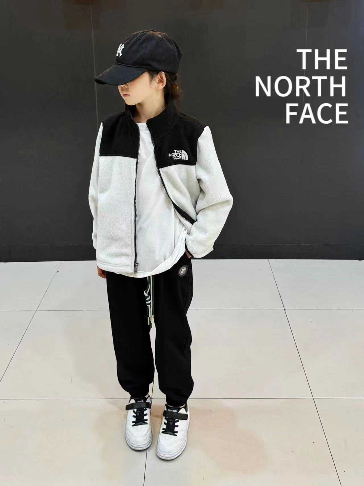 图片[4]-【掌柜推荐 The North Face/北面 抓绒内胆外套 The North Face\”的字面含义为山的最寒冷、最艰难一面。它也是The North Face\”的产品能够发挥功能的地方。 The North Face。一直致力支持去发现亲近自然。 面料+特点： ✅面料：95%聚酯抓绒 ✅拉链：YKK吉田ISO 9000品质顶级ZP拉链 ✅特性：为冬季户外提供保暖呵护，保暖性出色，穿着轻便不厚重。 工艺：可与1990.1986.冲锋衣合二为一，保暖性强，为冬季户外提供保暖呵护，保暖性出色，穿着轻便不厚重。 尺码：110-160-选品中心