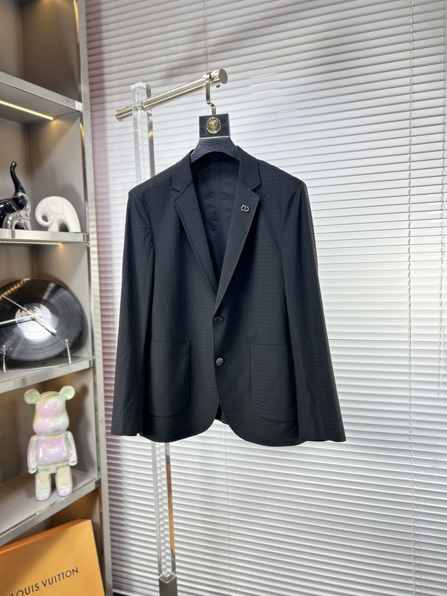 NO:135351,Dio* Dior ss25 early spring new men's single western jacket. It uses customer-supplied high-density fine material fabric, soft and glutinous, skin-friendly, anti-wrinkle and straight and stylish, brand letter logo, full of fashion sense; suitable for a variety of dressing styles; a jacket that does not pick the age. Size 48-56,,dior,dior,jackets & coats,alexander wang19860909Dio*迪奥 ss25早春新款西服男士单西外套.采用客供高密度精材质面料,软糯亲肤,抗皱立挺有型,品牌字母logo,满满的时尚感；适合多种穿搭风格；一款不挑年纪的外套.码数48-56,,dior,dior,jackets & coats,alexander wang,Men's clothing