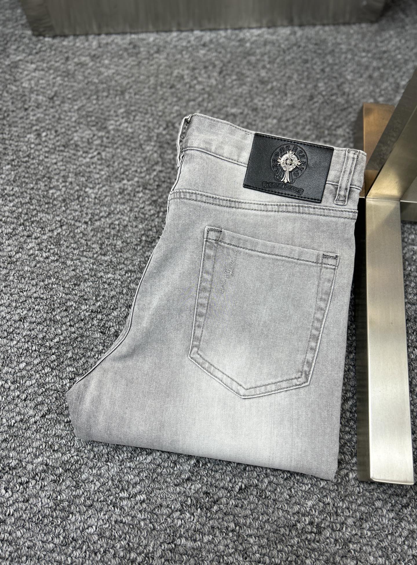 NO:446027,Chro* ss25 early spring new men's jeans, the fabric is elastic. Exclusively available. Official website synchronization, fashionable and elegant, using primary color yeast washing technology, selected imported heavy tannin denim fabric, equipped with counter hardware decoration, genuine leather brand, exquisite car line, worth owning. Number of 29-38, 37m, chrome hearts, jeans, alexander wang19860909Chro*克罗心 ss25早春新款男士牛仔裤 面料弹性好.独家发售 官网同步 时尚优雅 采用原色酵母水洗工艺 精选进口重磅丹宁牛仔面料 配专柜五金装饰 真皮皮牌 精致车线 值得拥有.码数29-38 无37m,,chrome hearts,jeans,alexander wang,Men's clothing