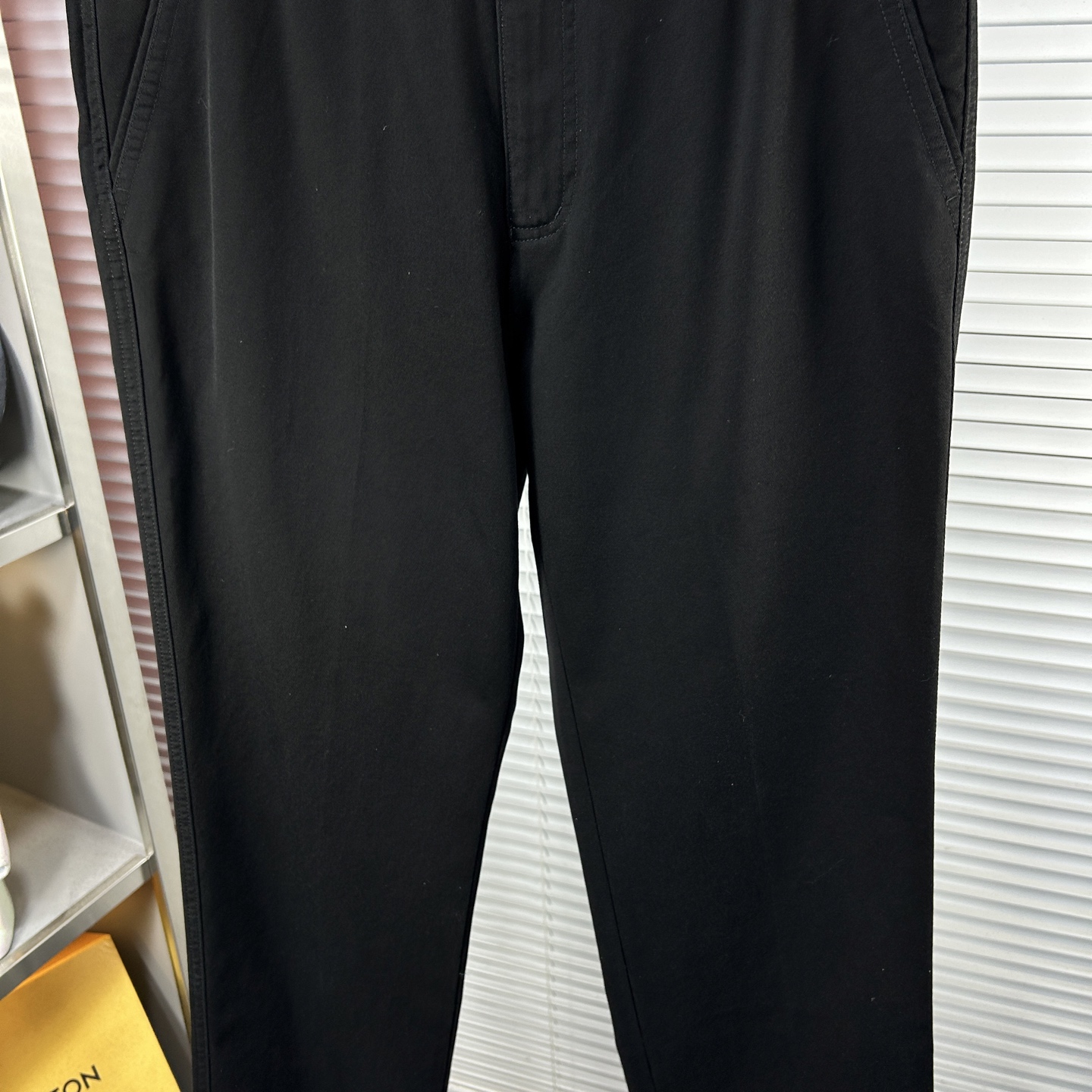 LV*路易 ss25秋冬新款休闲裤西裤，官网同步发售，裤身工艺设计，进口客供辅料、面料定制，代工厂出品免