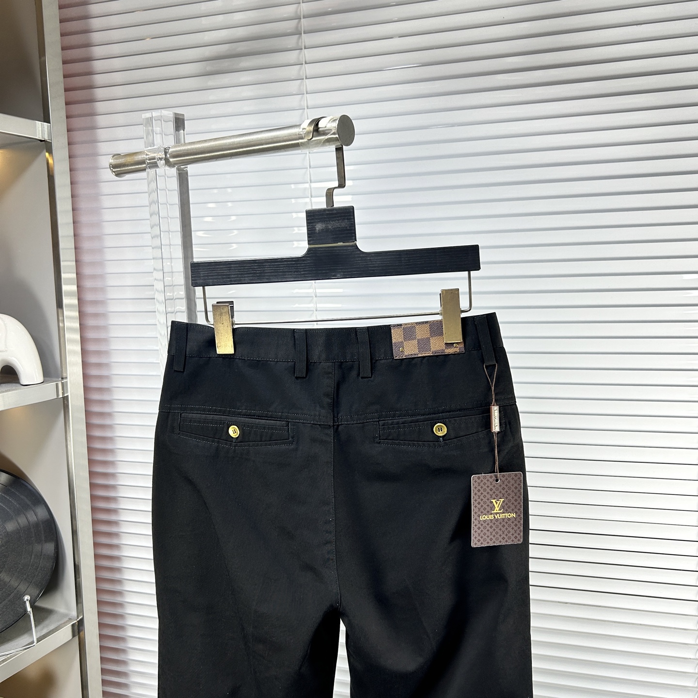 LV*路易 ss25秋冬新款休闲裤西裤，官网同步发售，裤身工艺设计，进口客供辅料、面料定制，代工厂出品免