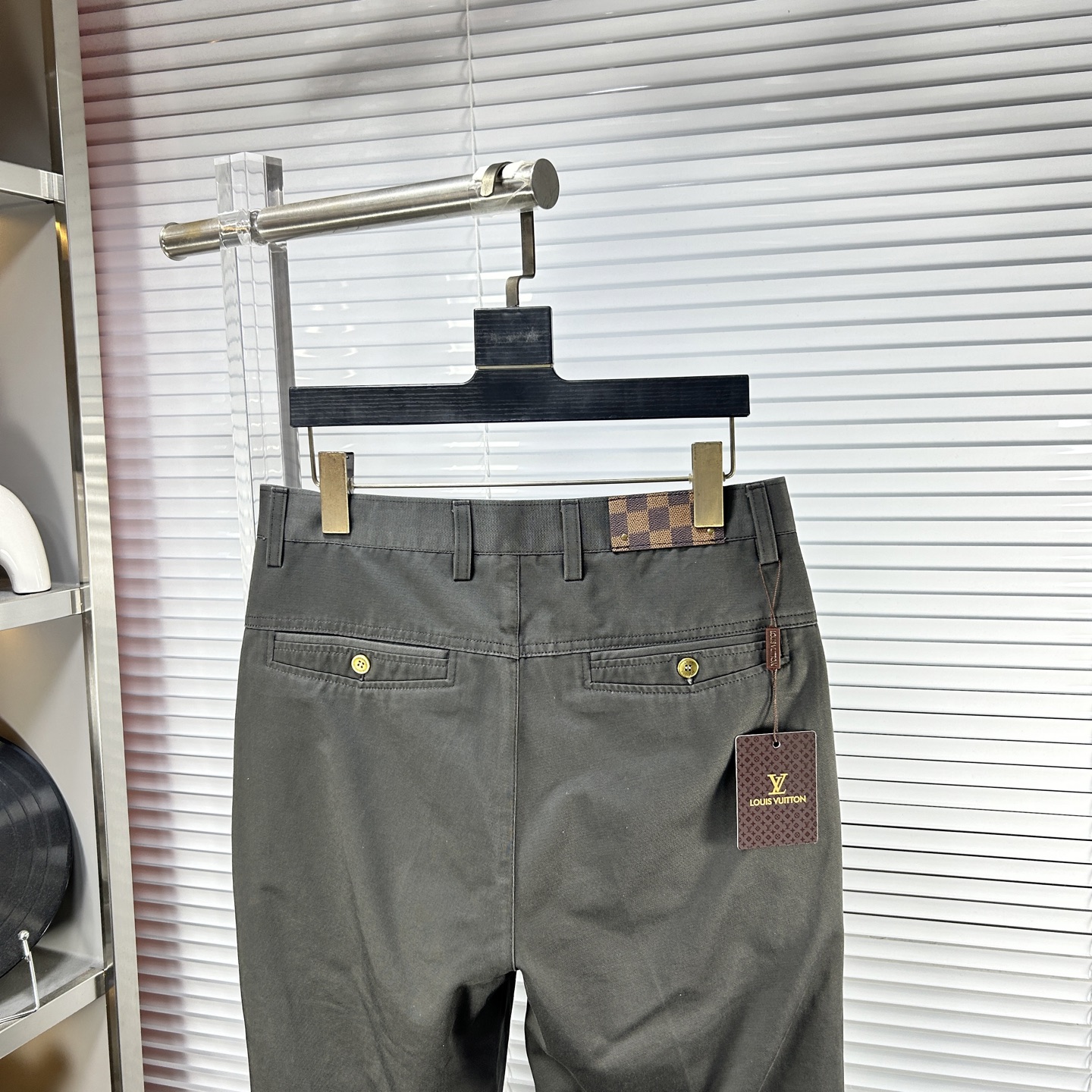 LV*路易 ss25秋冬新款休闲裤西裤，官网同步发售，裤身工艺设计，进口客供辅料、面料定制，代工厂出品免