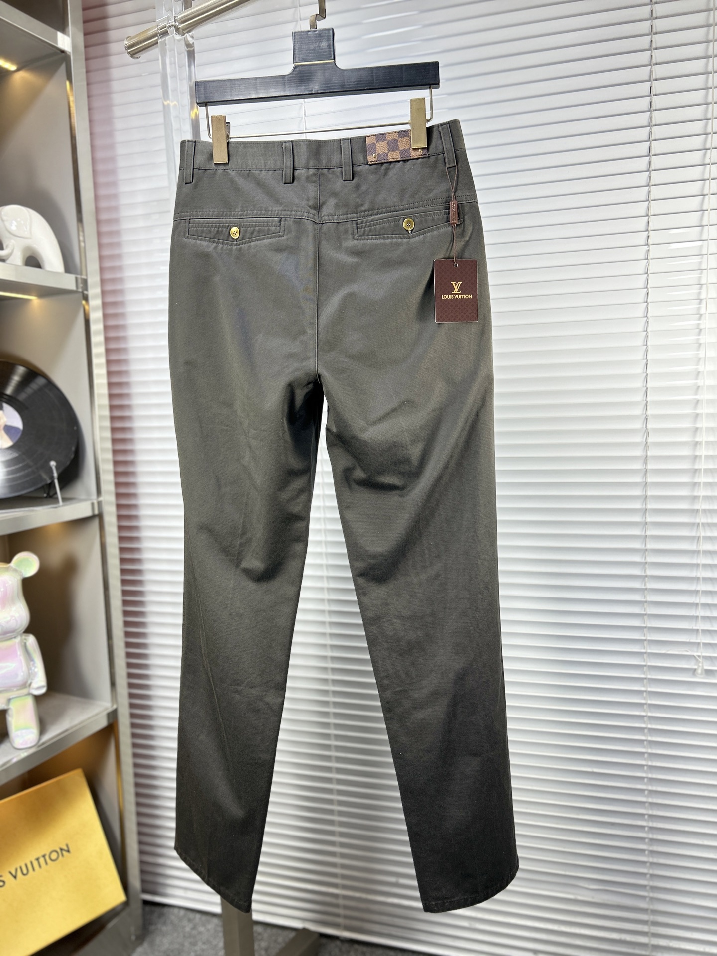 LV*路易 ss25秋冬新款休闲裤西裤，官网同步发售，裤身工艺设计，进口客供辅料、面料定制，代工厂出品免