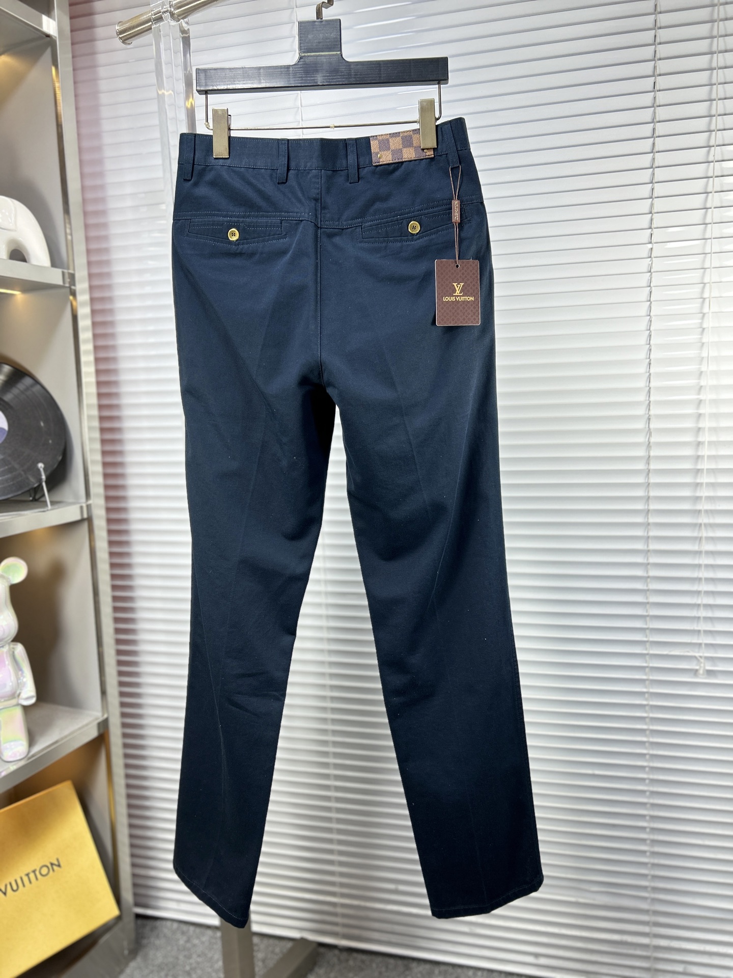 LV*路易 ss25秋冬新款休闲裤西裤，官网同步发售，裤身工艺设计，进口客供辅料、面料定制，代工厂出品免