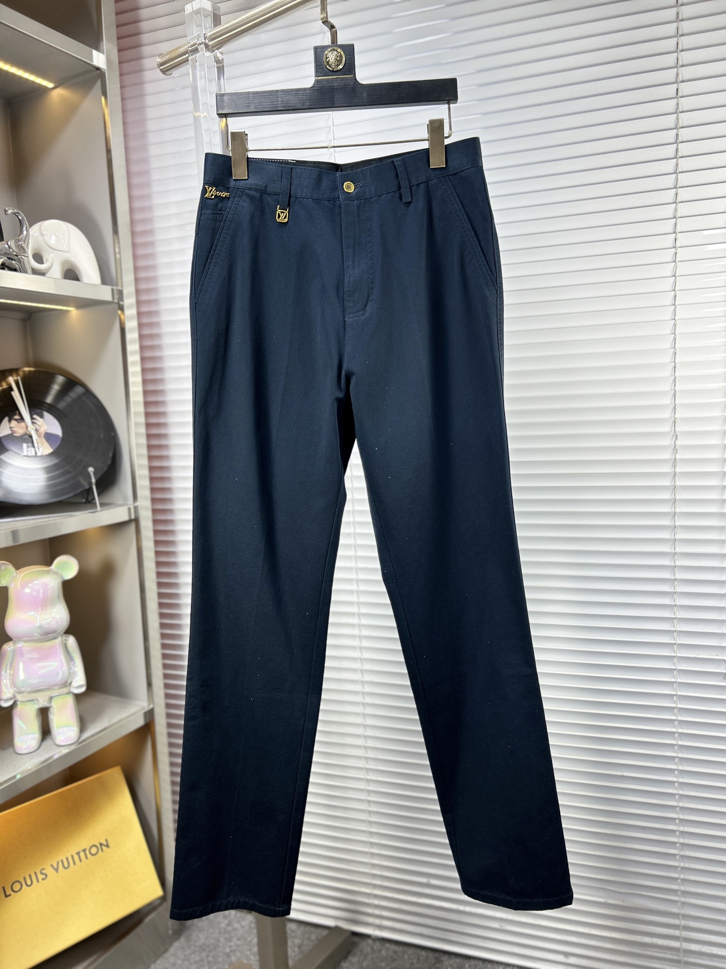LV*路易 ss25秋冬新款休闲裤西裤，官网同步发售，裤身工艺设计，进口客供辅料、面料定制，代工厂出品免