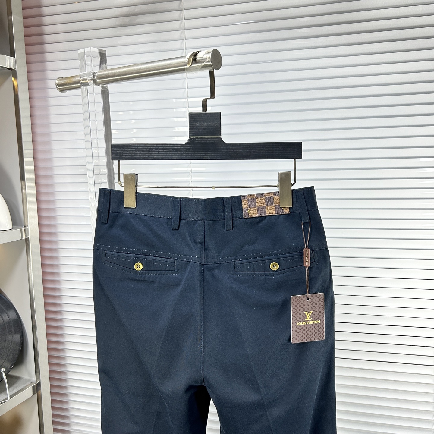LV*路易 ss25秋冬新款休闲裤西裤，官网同步发售，裤身工艺设计，进口客供辅料、面料定制，代工厂出品免