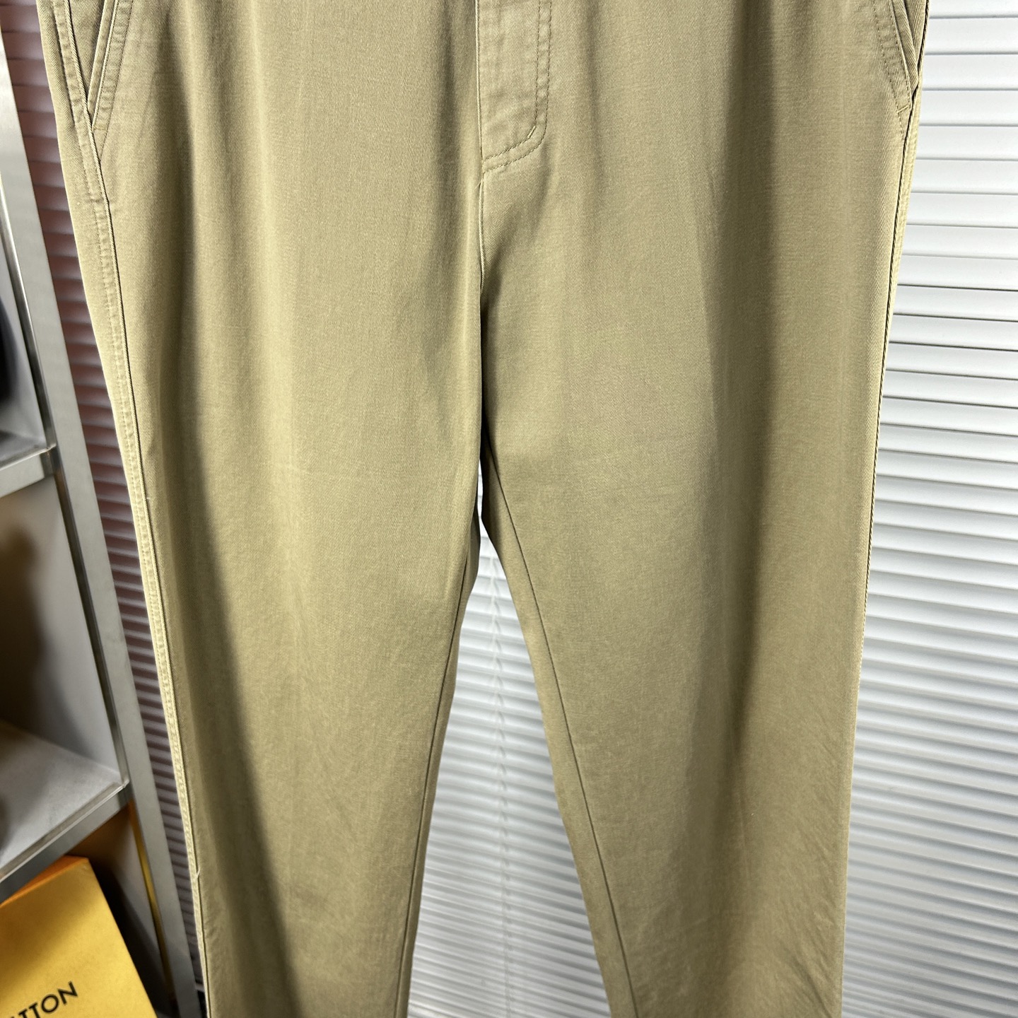 LV*路易 ss25秋冬新款休闲裤西裤，官网同步发售，裤身工艺设计，进口客供辅料、面料定制，代工厂出品免