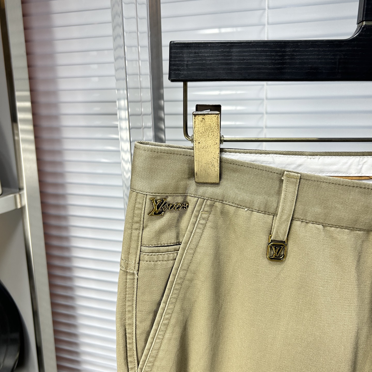 LV*路易 ss25秋冬新款休闲裤西裤，官网同步发售，裤身工艺设计，进口客供辅料、面料定制，代工厂出品免