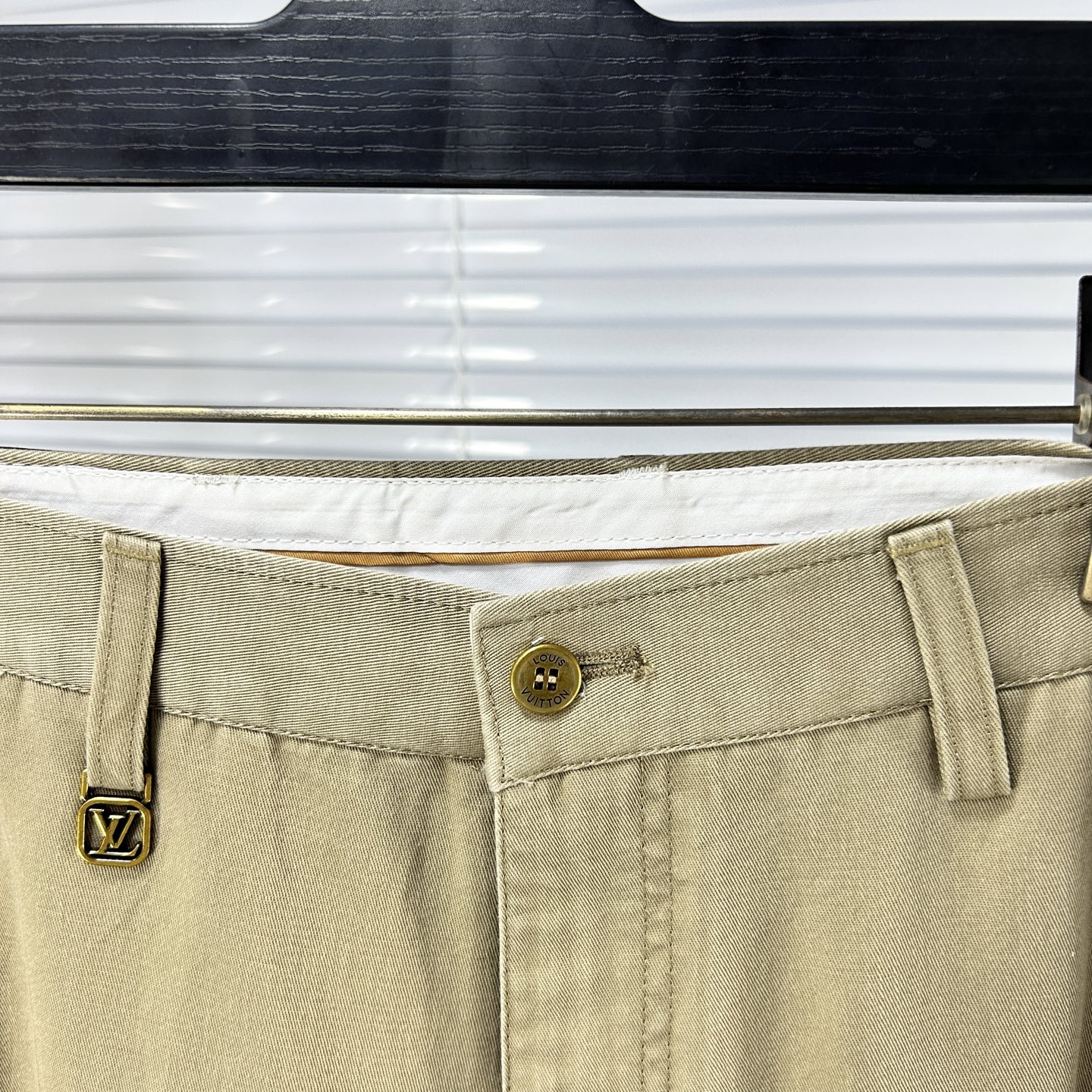 LV*路易 ss25秋冬新款休闲裤西裤，官网同步发售，裤身工艺设计，进口客供辅料、面料定制，代工厂出品免