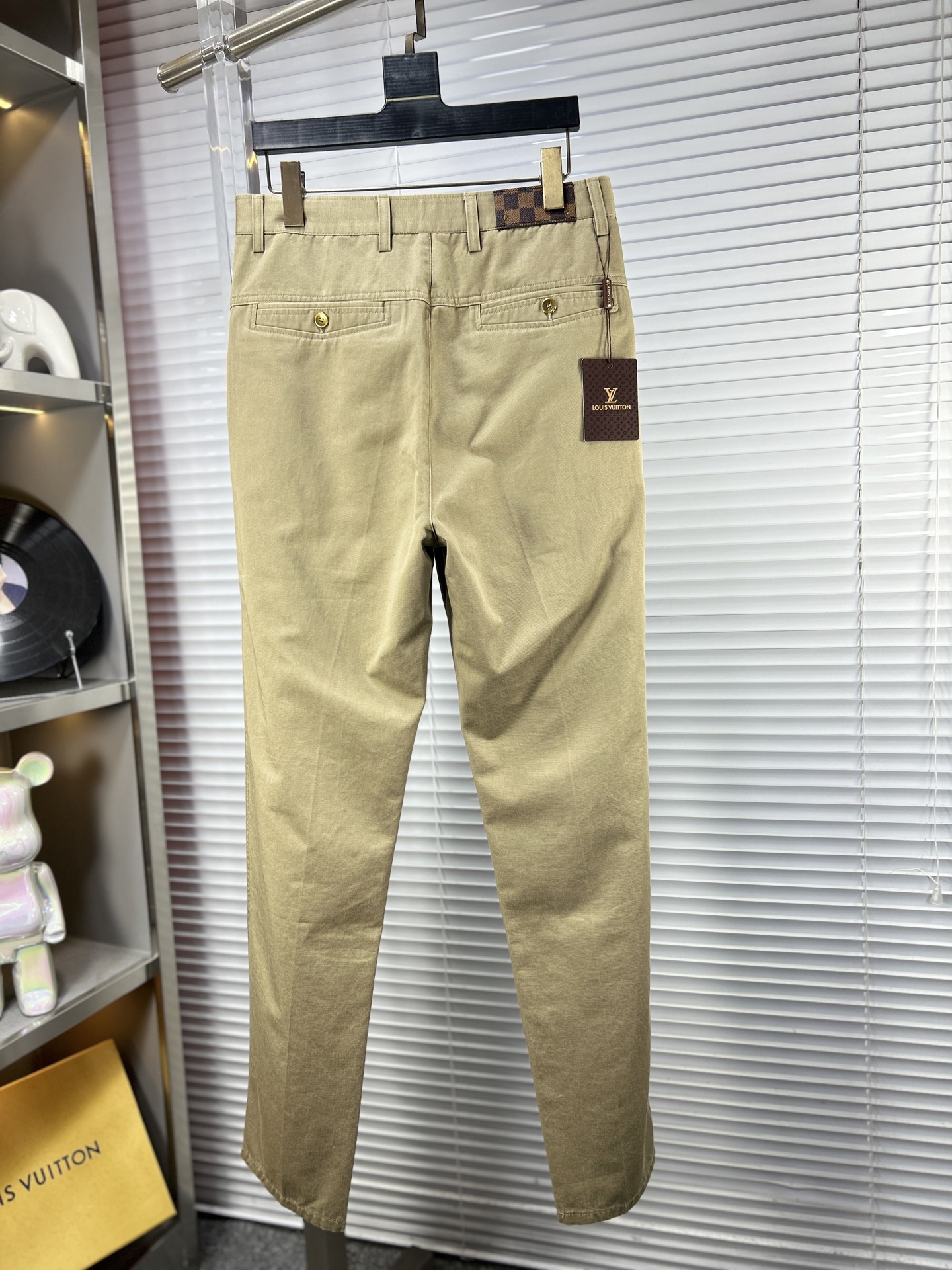 LV*路易 ss25秋冬新款休闲裤西裤，官网同步发售，裤身工艺设计，进口客供辅料、面料定制，代工厂出品免