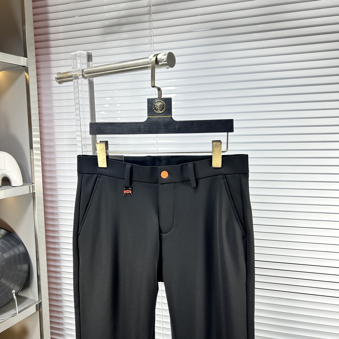 Herm*爱马仕 ss25秋冬新款休闲裤西裤，官网同步发售，裤身工艺设计，进口客供辅料、面料定制，代工厂