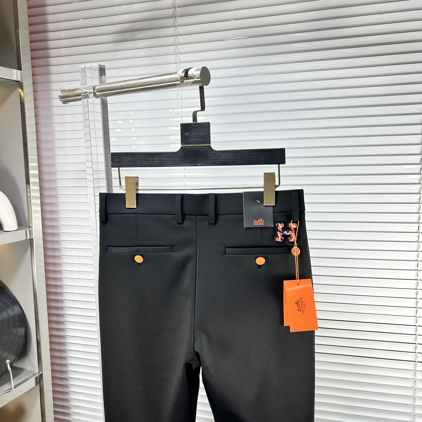 Herm*爱马仕 ss25秋冬新款休闲裤西裤，官网同步发售，裤身工艺设计，进口客供辅料、面料定制，代工厂