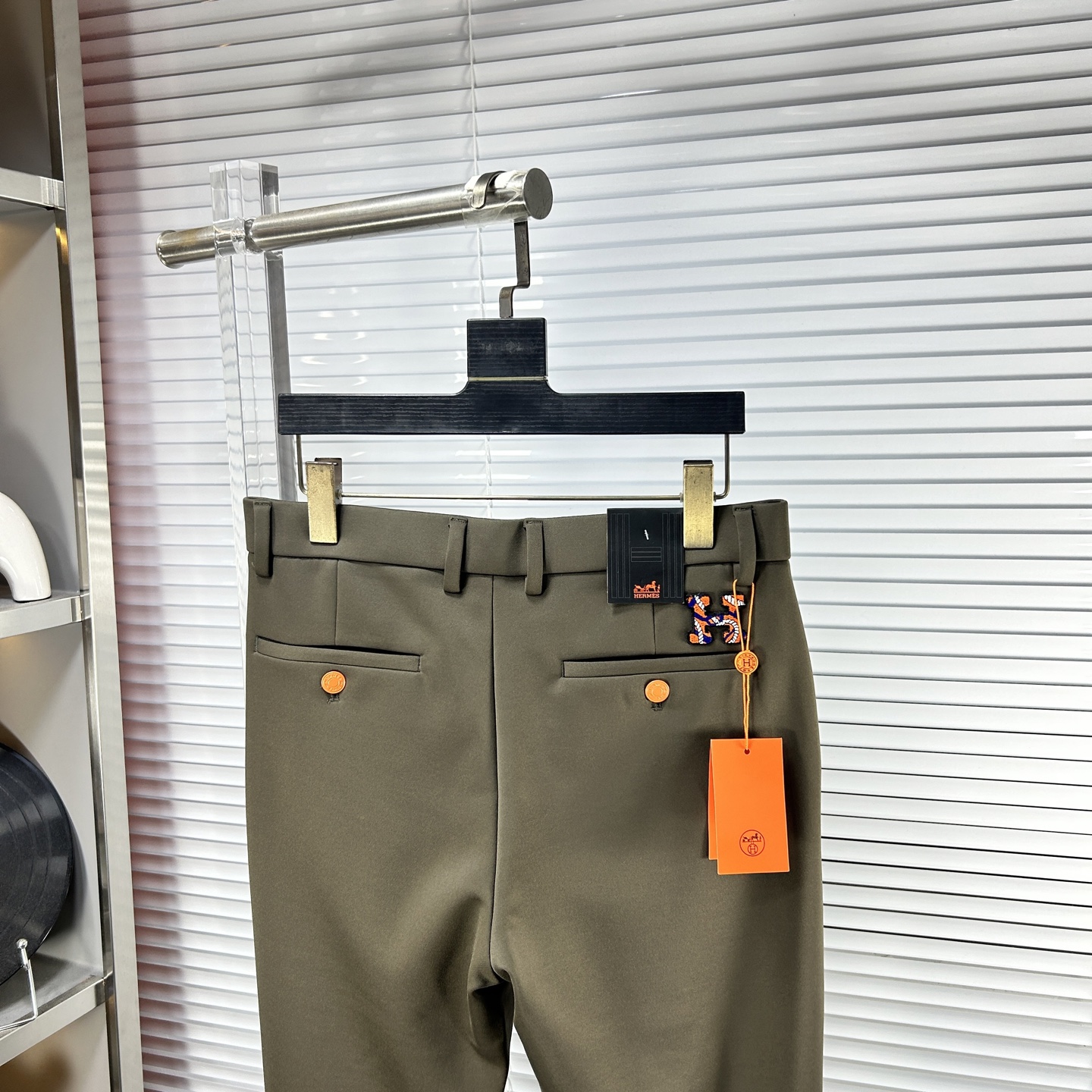 Herm*爱马仕 ss25秋冬新款休闲裤西裤，官网同步发售，裤身工艺设计，进口客供辅料、面料定制，代工厂
