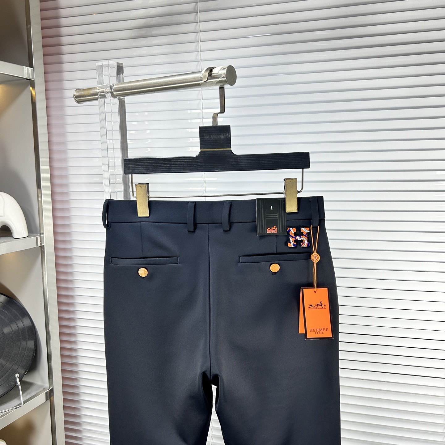 Herm*爱马仕 ss25秋冬新款休闲裤西裤，官网同步发售，裤身工艺设计，进口客供辅料、面料定制，代工厂