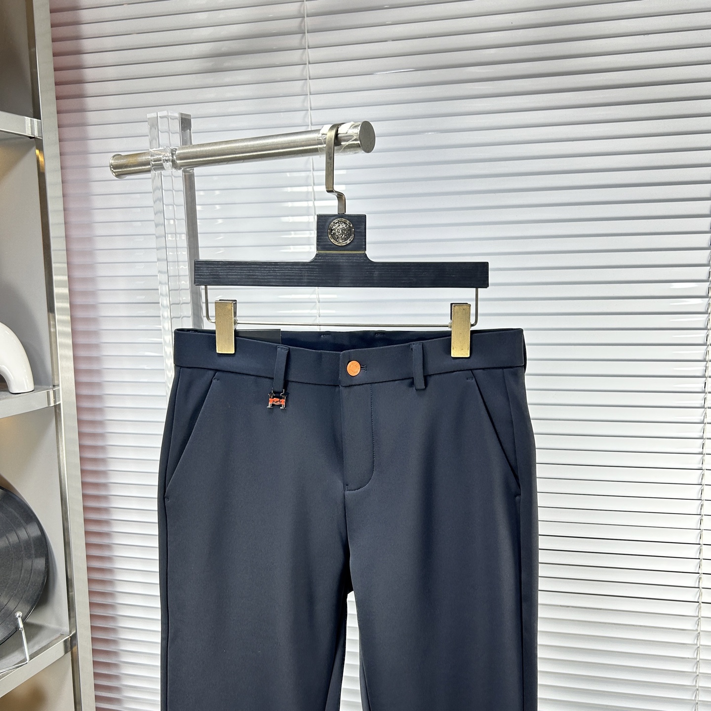 Herm*爱马仕 ss25秋冬新款休闲裤西裤，官网同步发售，裤身工艺设计，进口客供辅料、面料定制，代工厂