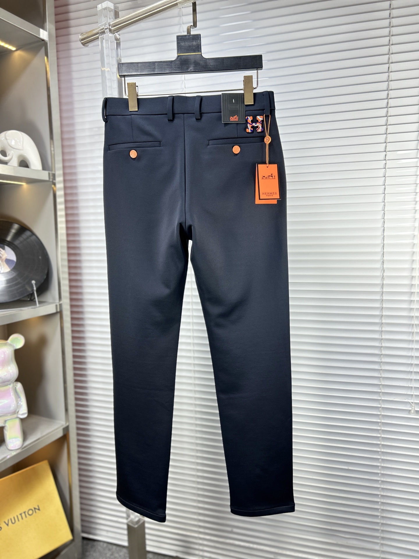 Herm*爱马仕 ss25秋冬新款休闲裤西裤，官网同步发售，裤身工艺设计，进口客供辅料、面料定制，代工厂