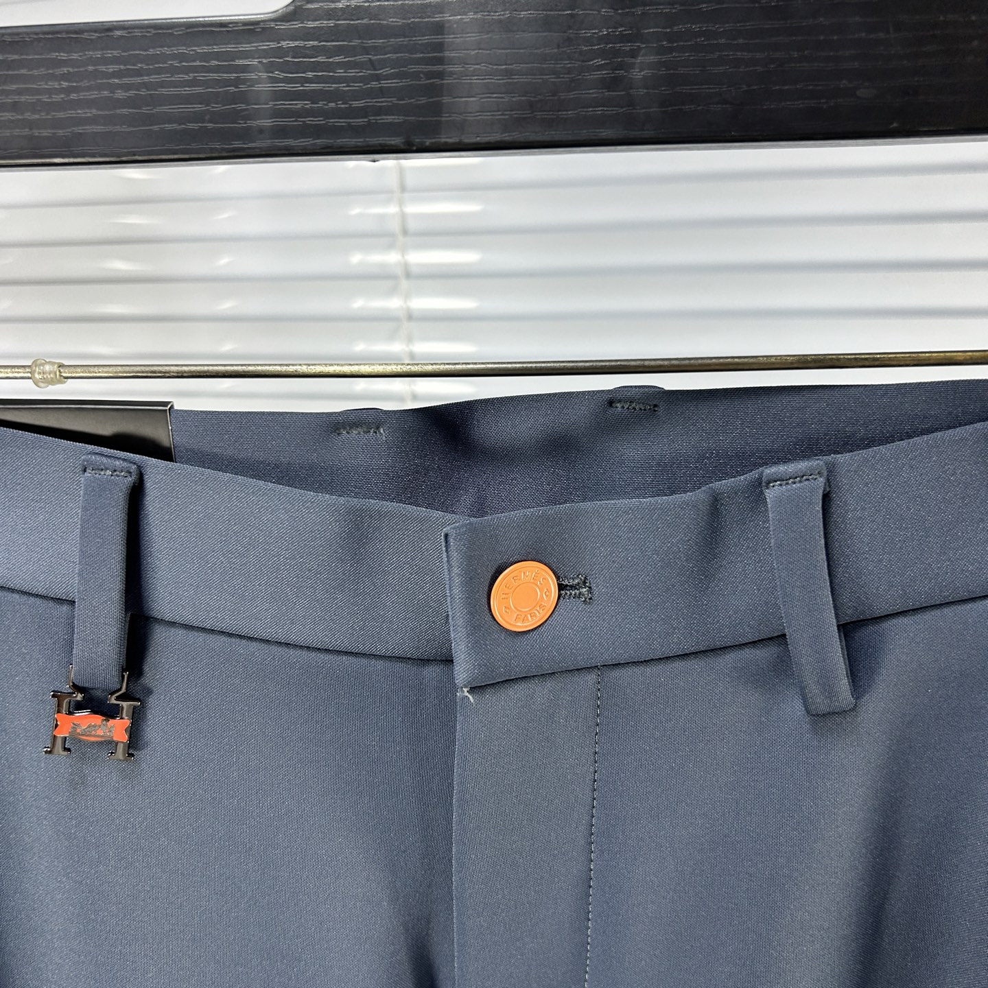 Herm*爱马仕 ss25秋冬新款休闲裤西裤，官网同步发售，裤身工艺设计，进口客供辅料、面料定制，代工厂