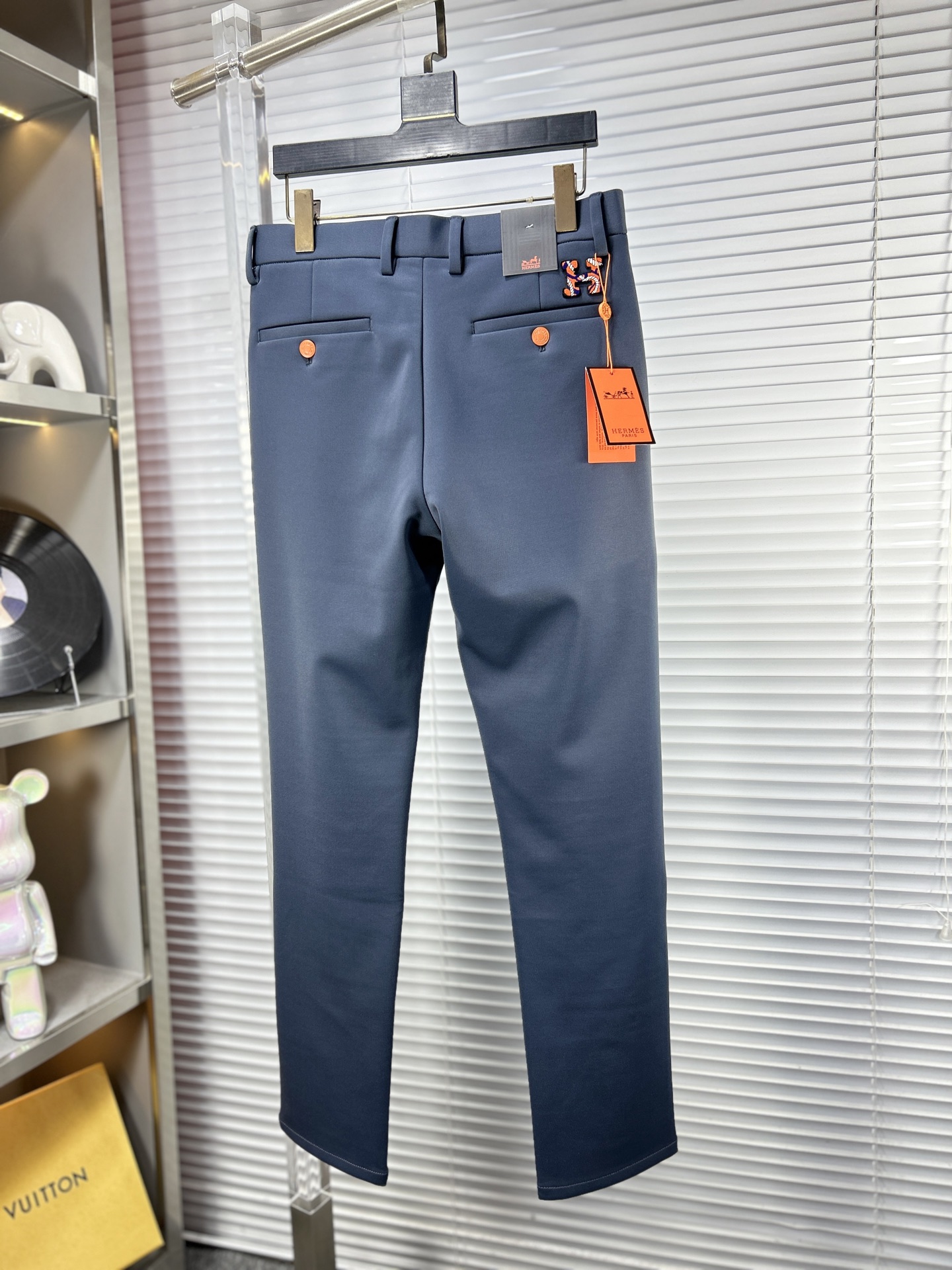 Herm*爱马仕 ss25秋冬新款休闲裤西裤，官网同步发售，裤身工艺设计，进口客供辅料、面料定制，代工厂