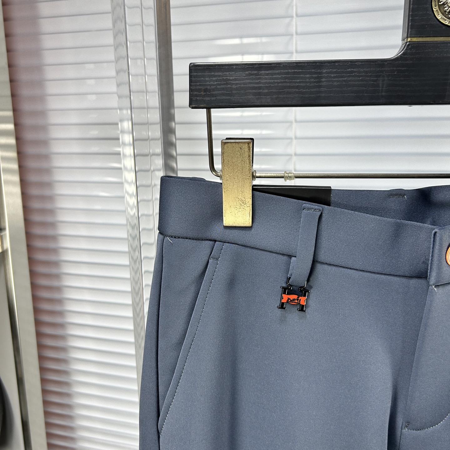 Herm*爱马仕 ss25秋冬新款休闲裤西裤，官网同步发售，裤身工艺设计，进口客供辅料、面料定制，代工厂