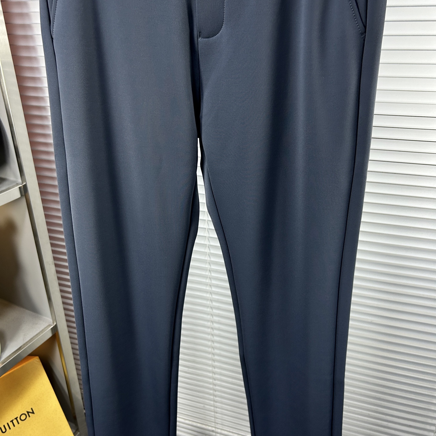 Herm*爱马仕 ss25秋冬新款休闲裤西裤，官网同步发售，裤身工艺设计，进口客供辅料、面料定制，代工厂