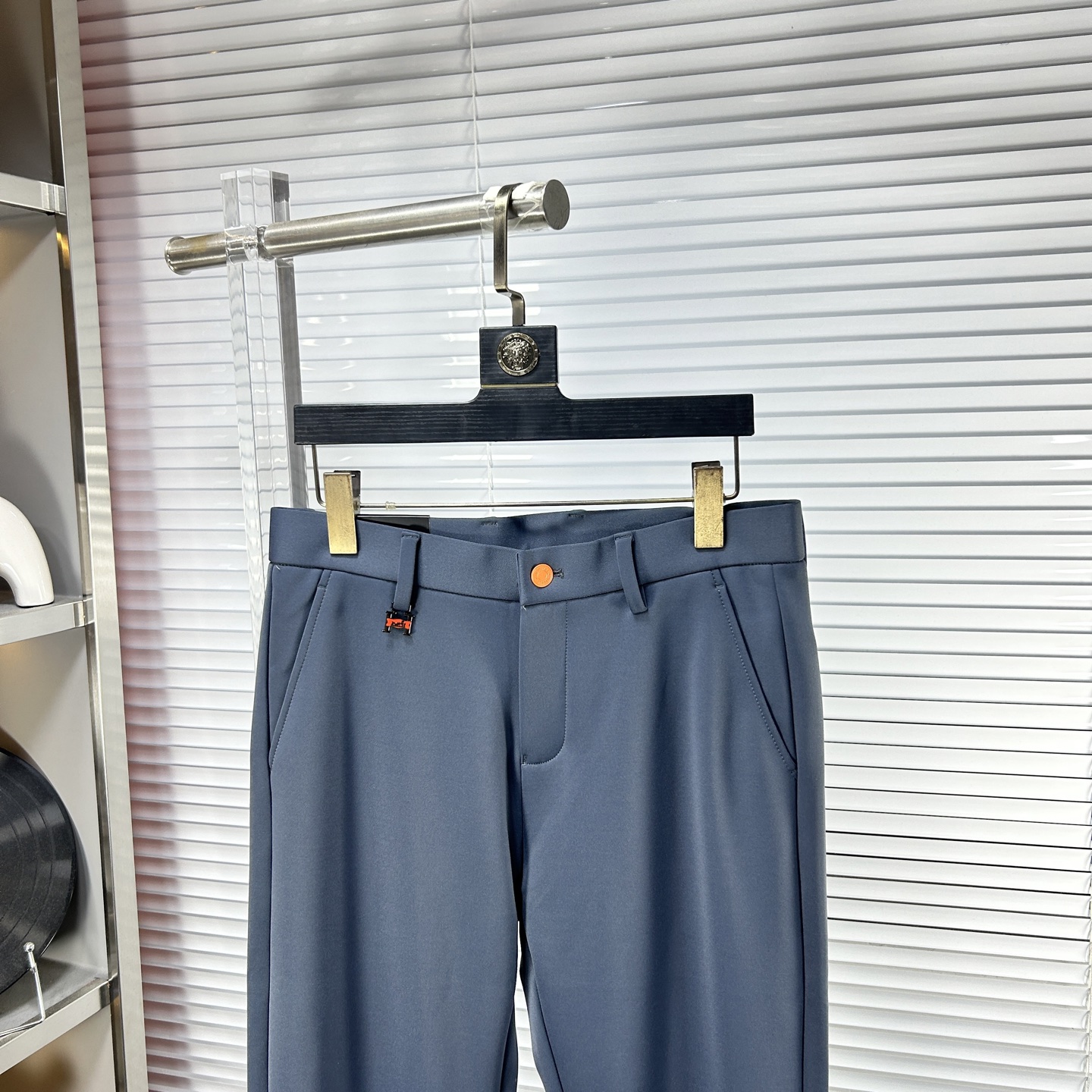 Herm*爱马仕 ss25秋冬新款休闲裤西裤，官网同步发售，裤身工艺设计，进口客供辅料、面料定制，代工厂