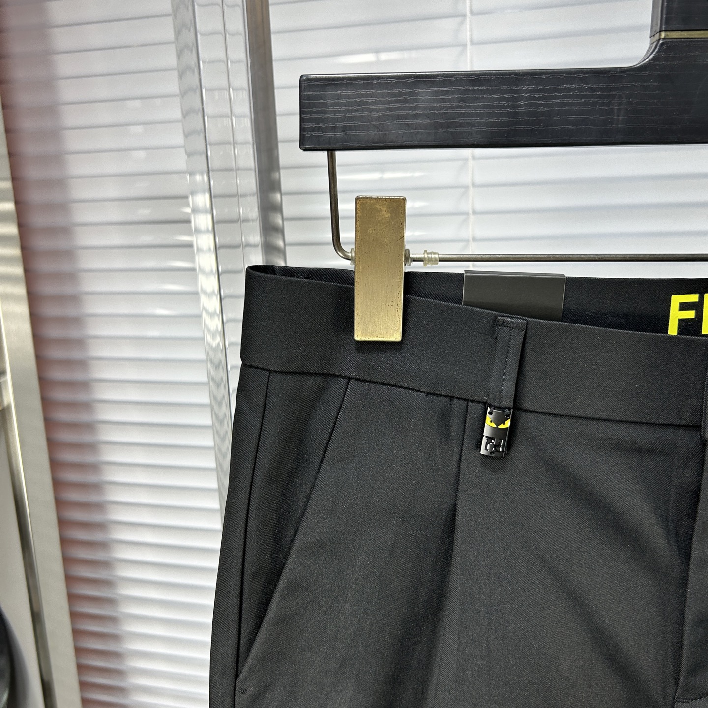 Fend*芬迪 ss25秋冬新款休闲裤西裤，官网同步发售，裤身工艺设计，进口客供辅料、面料定制，代工厂出