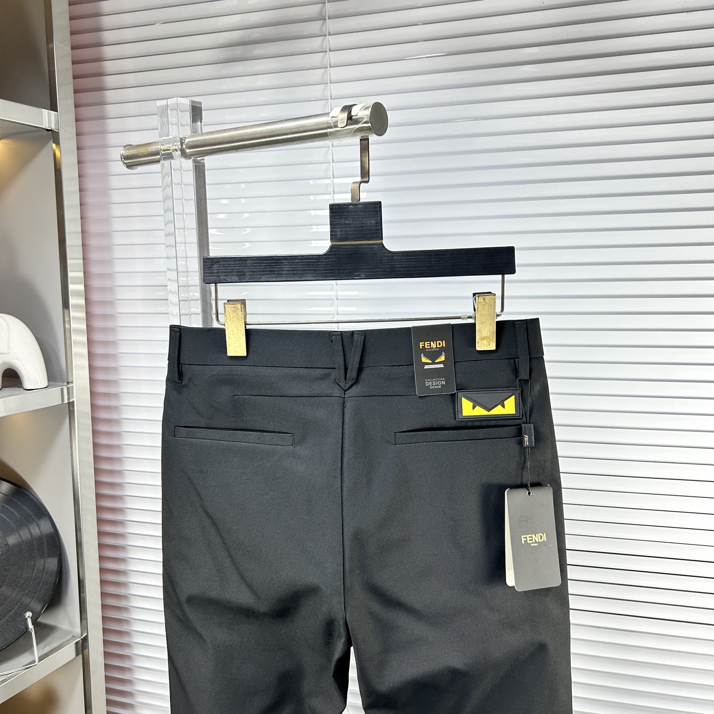 Fend*芬迪 ss25秋冬新款休闲裤西裤，官网同步发售，裤身工艺设计，进口客供辅料、面料定制，代工厂出