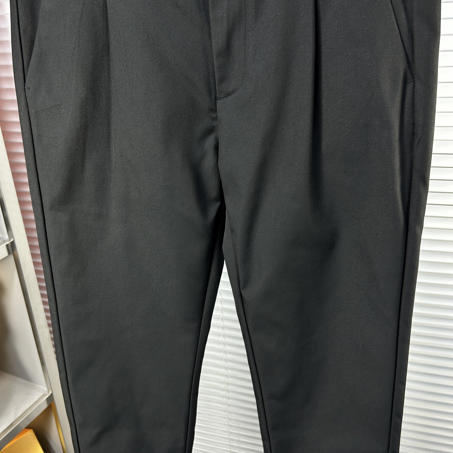 Fend*芬迪 ss25秋冬新款休闲裤西裤，官网同步发售，裤身工艺设计，进口客供辅料、面料定制，代工厂出