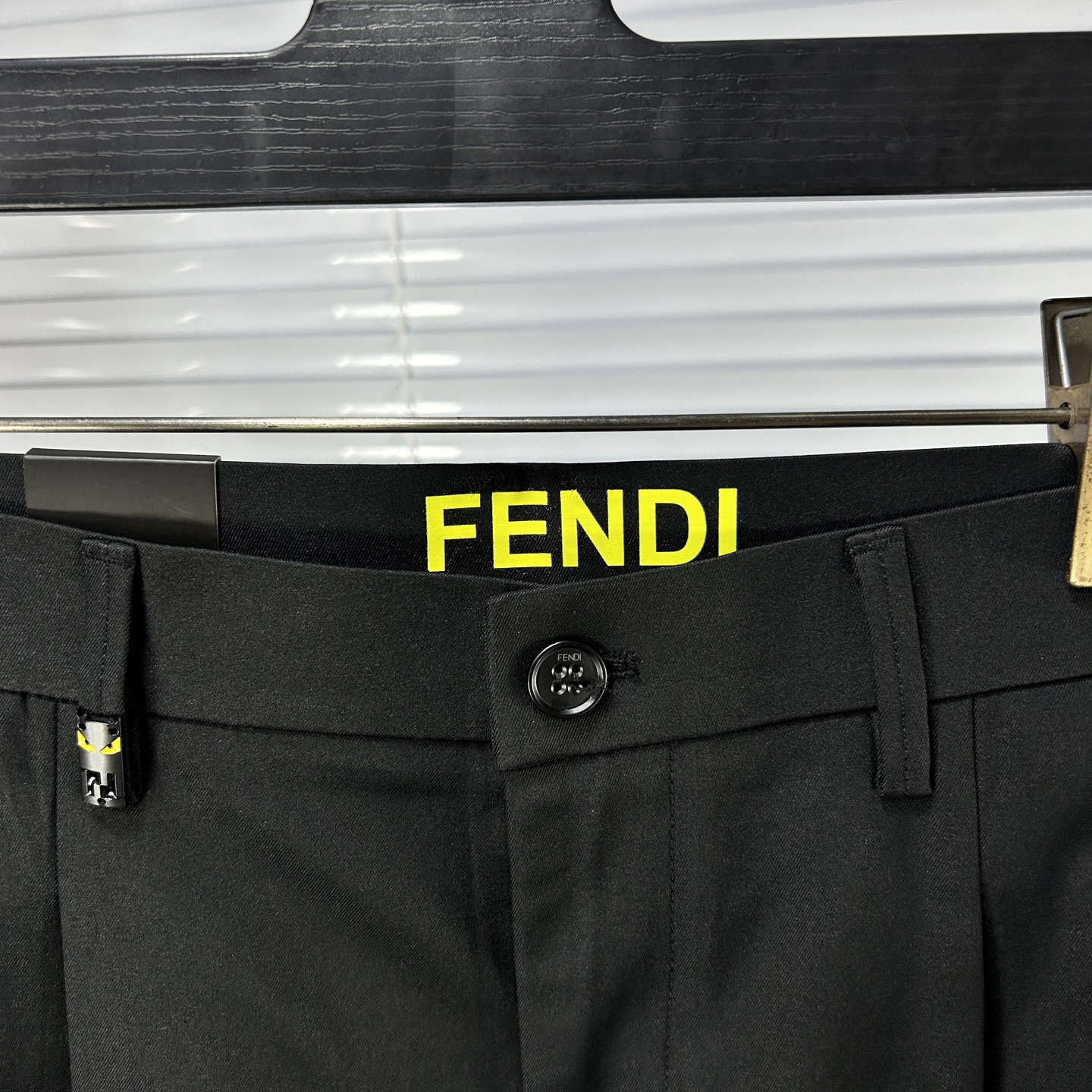 Fend*芬迪 ss25秋冬新款休闲裤西裤，官网同步发售，裤身工艺设计，进口客供辅料、面料定制，代工厂出