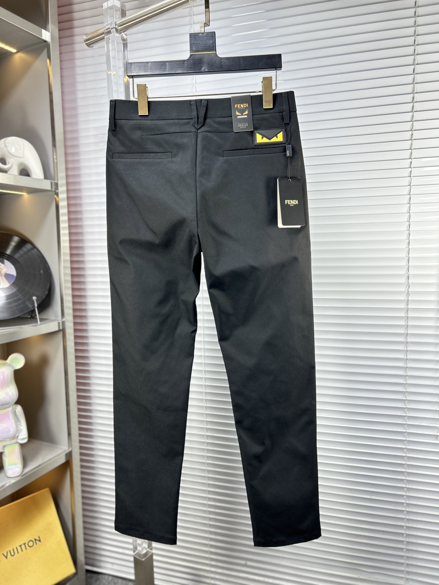 Fend*芬迪 ss25秋冬新款休闲裤西裤，官网同步发售，裤身工艺设计，进口客供辅料、面料定制，代工厂出