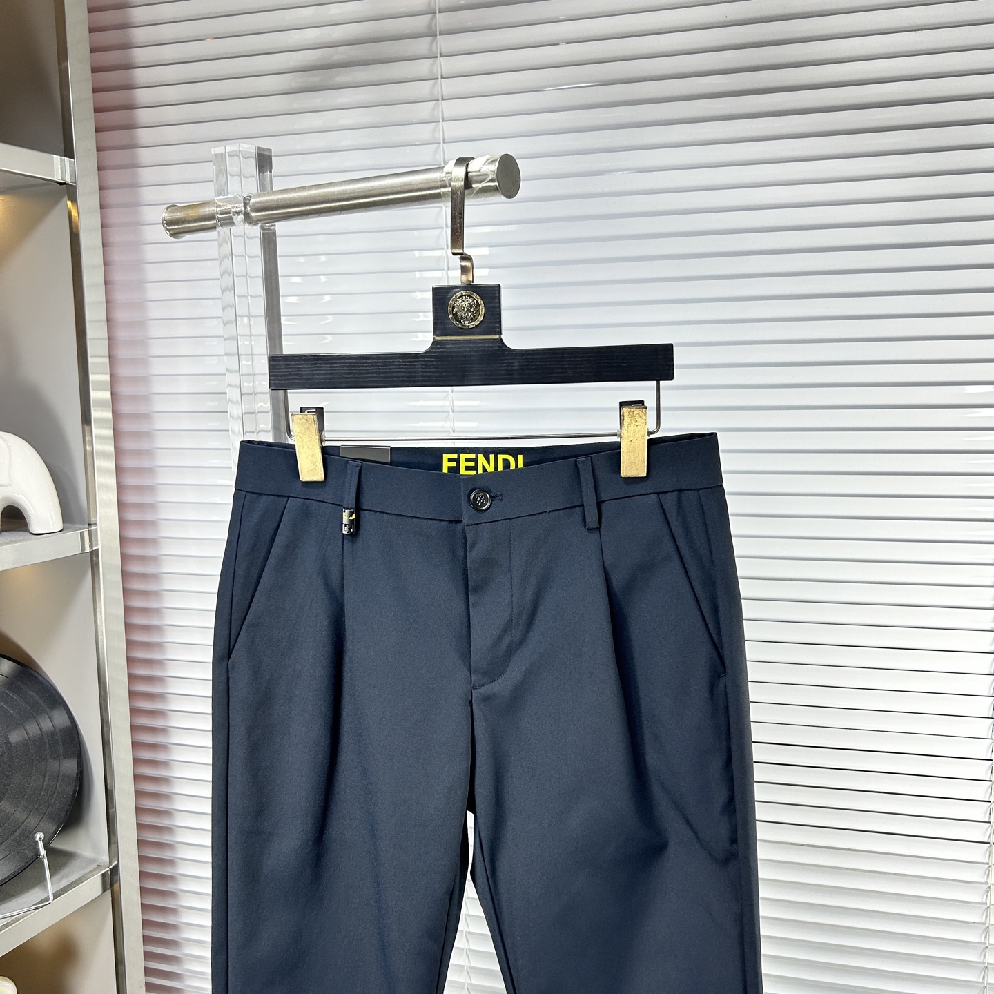 Fend*芬迪 ss25秋冬新款休闲裤西裤，官网同步发售，裤身工艺设计，进口客供辅料、面料定制，代工厂出