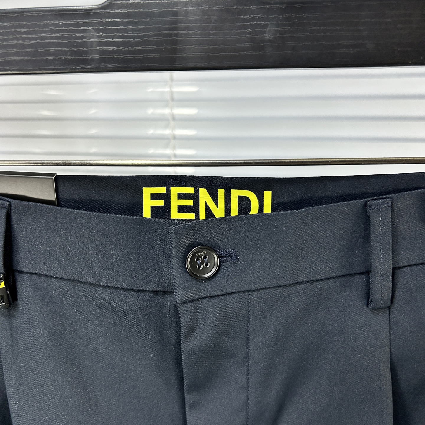 Fend*芬迪 ss25秋冬新款休闲裤西裤，官网同步发售，裤身工艺设计，进口客供辅料、面料定制，代工厂出