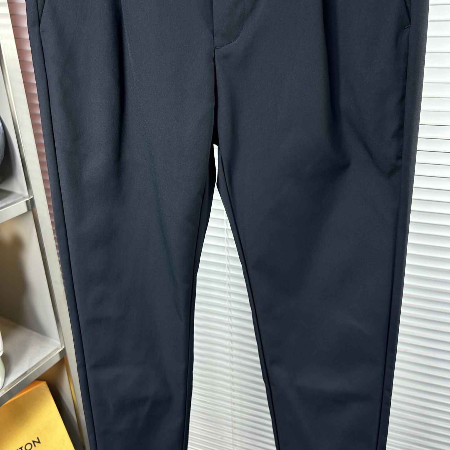 Fend*芬迪 ss25秋冬新款休闲裤西裤，官网同步发售，裤身工艺设计，进口客供辅料、面料定制，代工厂出