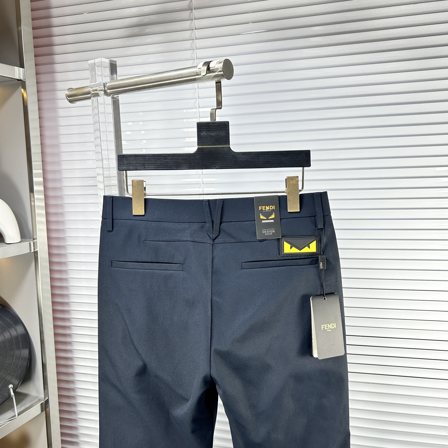 Fend*芬迪 ss25秋冬新款休闲裤西裤，官网同步发售，裤身工艺设计，进口客供辅料、面料定制，代工厂出