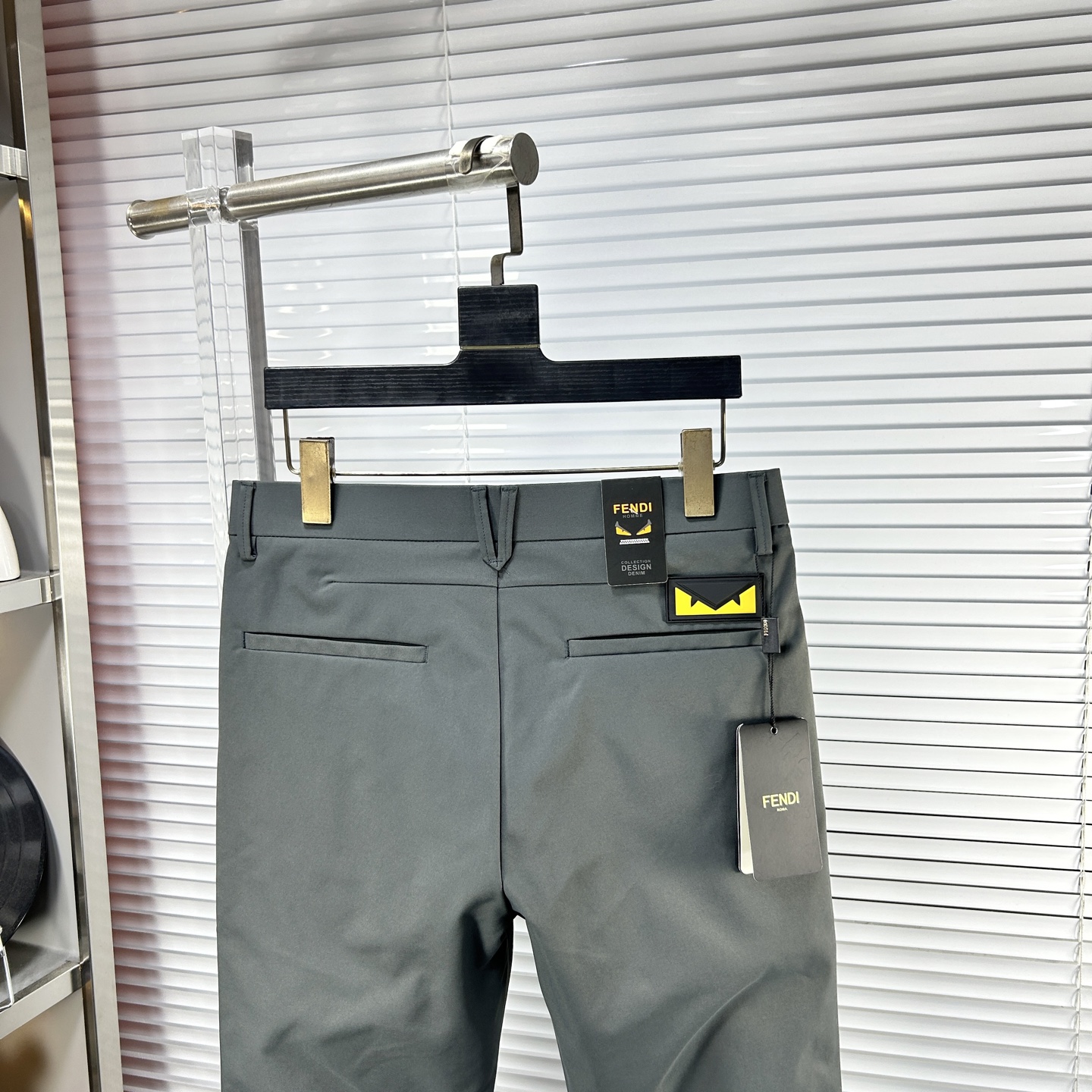 Fend*芬迪 ss25秋冬新款休闲裤西裤，官网同步发售，裤身工艺设计，进口客供辅料、面料定制，代工厂出