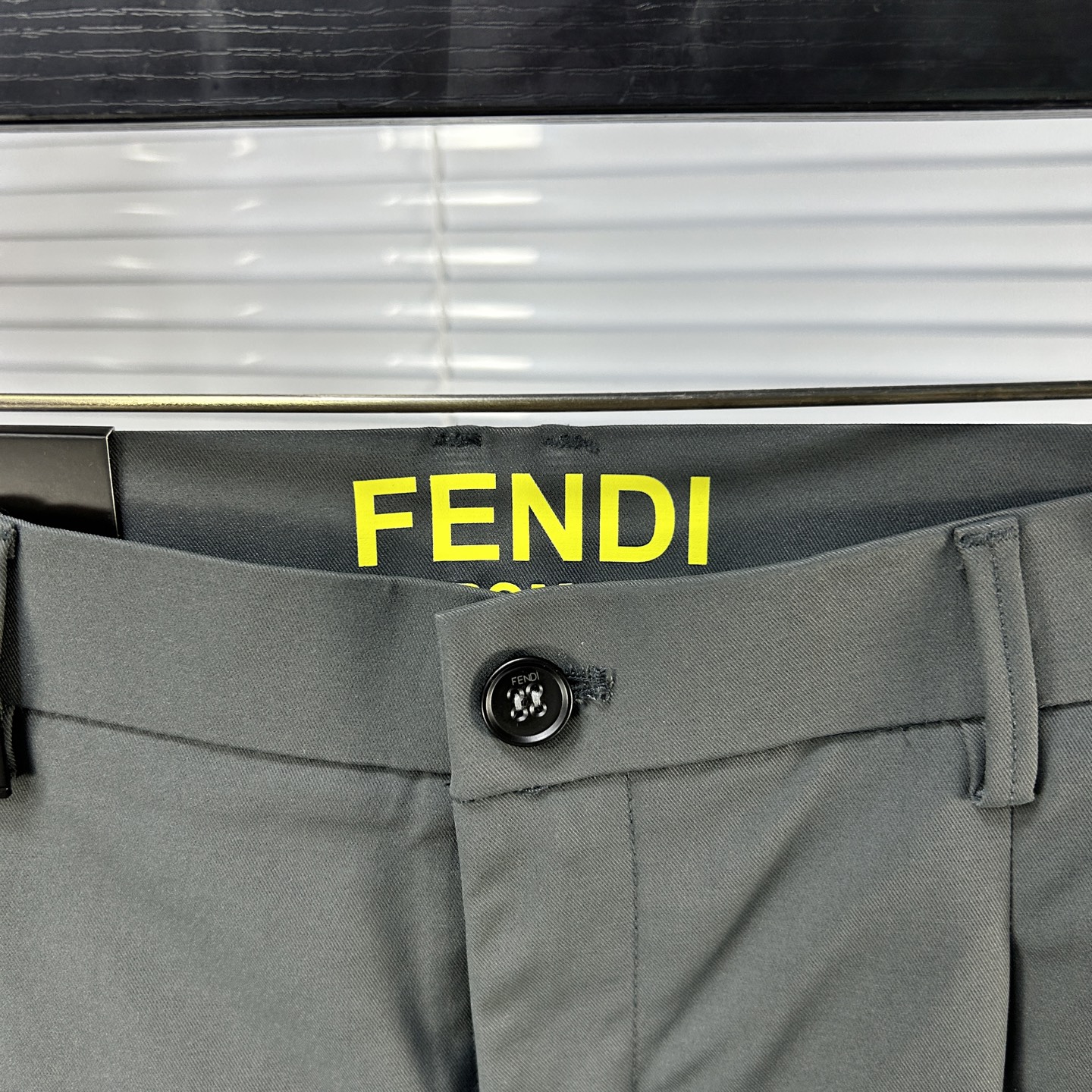 Fend*芬迪 ss25秋冬新款休闲裤西裤，官网同步发售，裤身工艺设计，进口客供辅料、面料定制，代工厂出