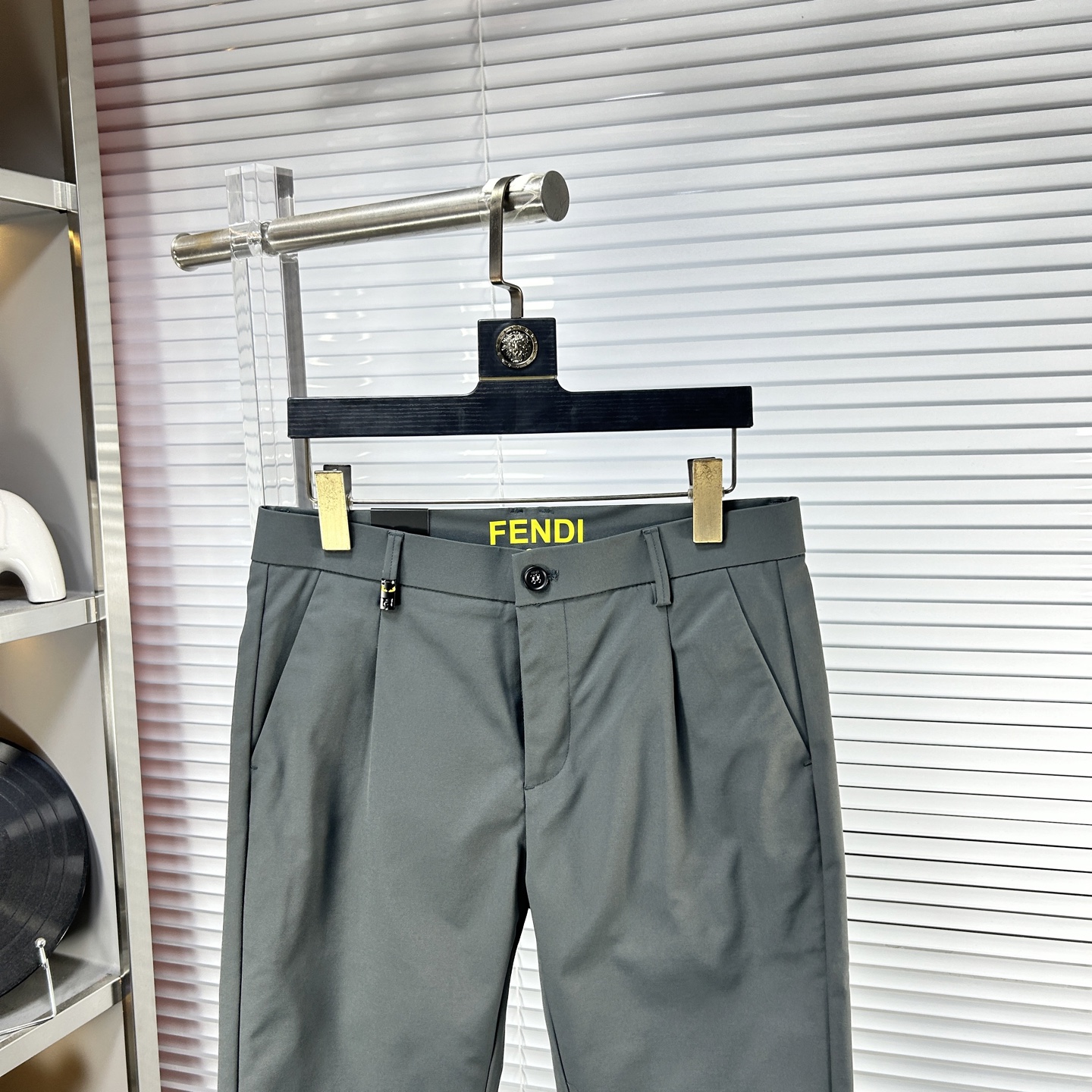 Fend*芬迪 ss25秋冬新款休闲裤西裤，官网同步发售，裤身工艺设计，进口客供辅料、面料定制，代工厂出