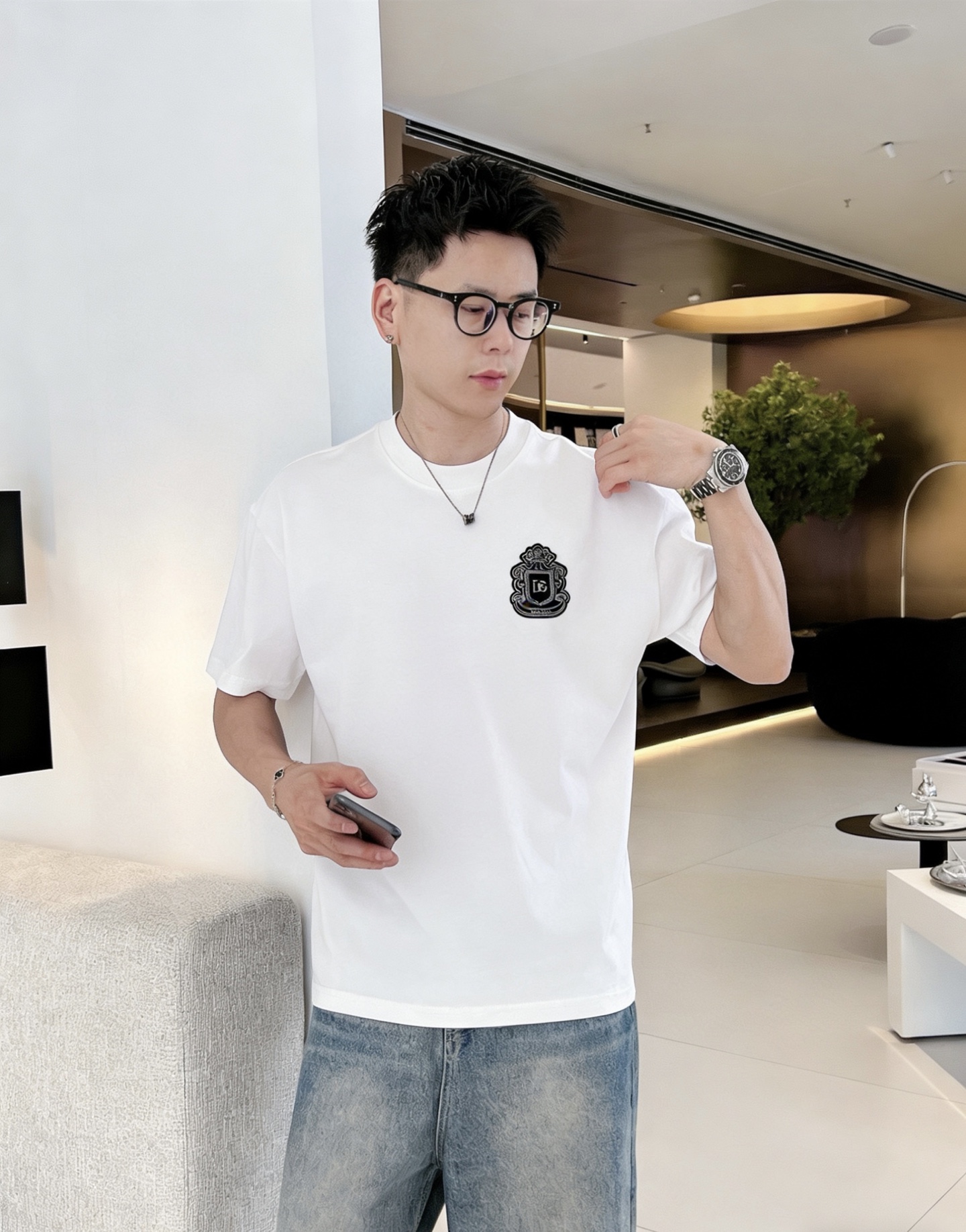 NO:913700,DG*Dolce & Gabbana ss26 early spring and summer short-sleeved T-shirt, ice tide cotton series, soft and skin-friendly, official w1-1 gram weight 260, high version, top pattern logo, handsome and fashionable, simple and versatile. Not only crisp and trendy silhouette, but also comfortable to wear, more delicate yarn, code size M-XXXL,, Dolce&Gabbana, T-shirt, tees, t-shirt,19860909DG*杜嘉班纳 ss26早春夏款短袖T恤,冰潮棉系列柔软亲肤 官w1-1克重260 高版本 顶级图案logo,帅气时尚,简约百搭款.不仅挺括,保持潮流的廓形,又穿着舒适,纱织更细腻 码数M-XXXL,,Dolce&Gabbana,T-shirt,tees，t-shirt,,Men's clothing