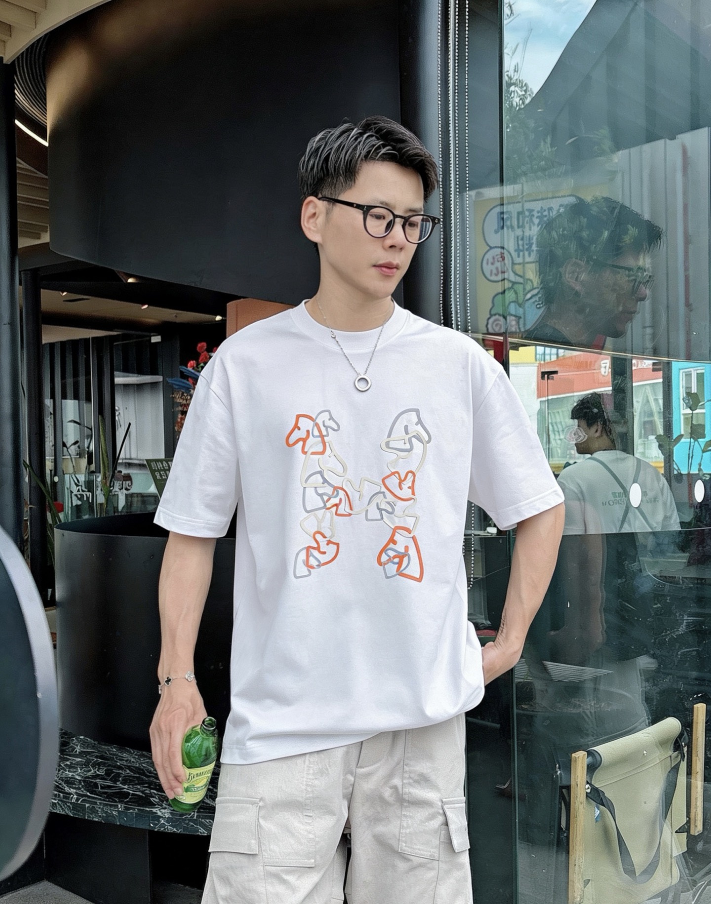 NO:913703,Herm* Hermès ss26 new summer short-sleeved T-shirt, ice tide cotton series, soft and skin-friendly, official w1-1, weight 260, high version, top pattern logo, handsome and fashionable, simple and versatile. Not only crisp and trendy silhouette, but also comfortable to wear, more delicate yarn, code size M-XXXL,,hermes,hermes,T-shirt,tees,t-shirt,19860909Herm*爱马仕 ss26夏季新款短袖T恤,冰潮棉系列柔软亲肤 官w1-1克重260 高版本 顶级图案logo,帅气时尚,简约百搭款.不仅挺括,保持潮流的廓形,又穿着舒适,纱织更细腻 码数M-XXXL,,hermes,hermes,T-shirt,tees，t-shirt,,Men's clothing