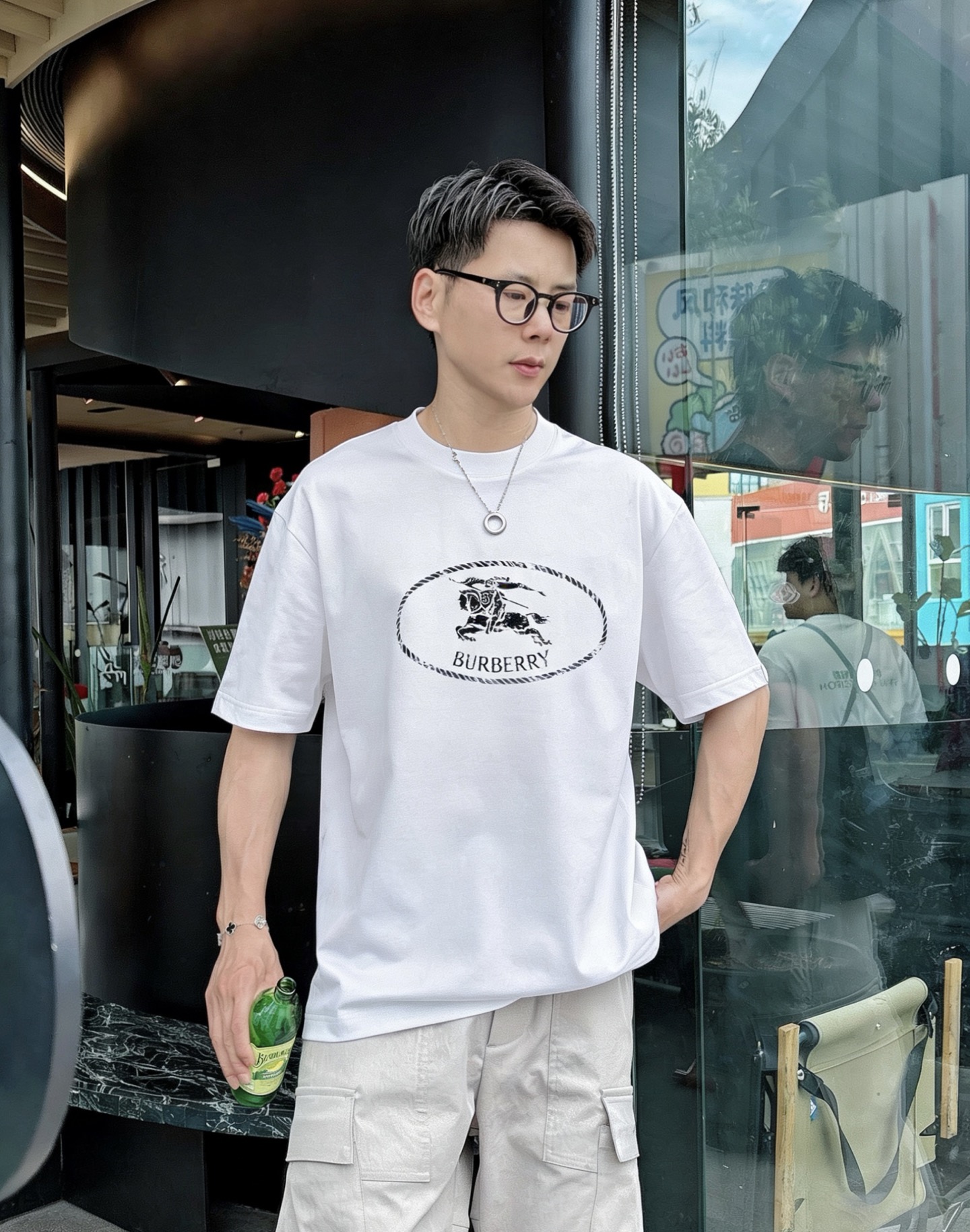 NO:913705,BBR* Burberry ss26 new summer short-sleeved T-shirt, ice tide cotton series, soft and skin-friendly, official w1-1 gram weight 260, high version, top pattern logo, handsome and fashionable, simple and versatile. Not only crisp and trendy silhouette, but also comfortable to wear, more delicate yarn, code size M-XXXL,, burberry, T-shirt, tees, t-shirt,19860909BBR*巴宝莉 ss26夏季新款短袖T恤,冰潮棉系列柔软亲肤 官w1-1克重260 高版本 顶级图案logo,帅气时尚,简约百搭款.不仅挺括,保持潮流的廓形,又穿着舒适,纱织更细腻 码数M-XXXL,,burberry,T-shirt,tees，t-shirt,,Men's clothing