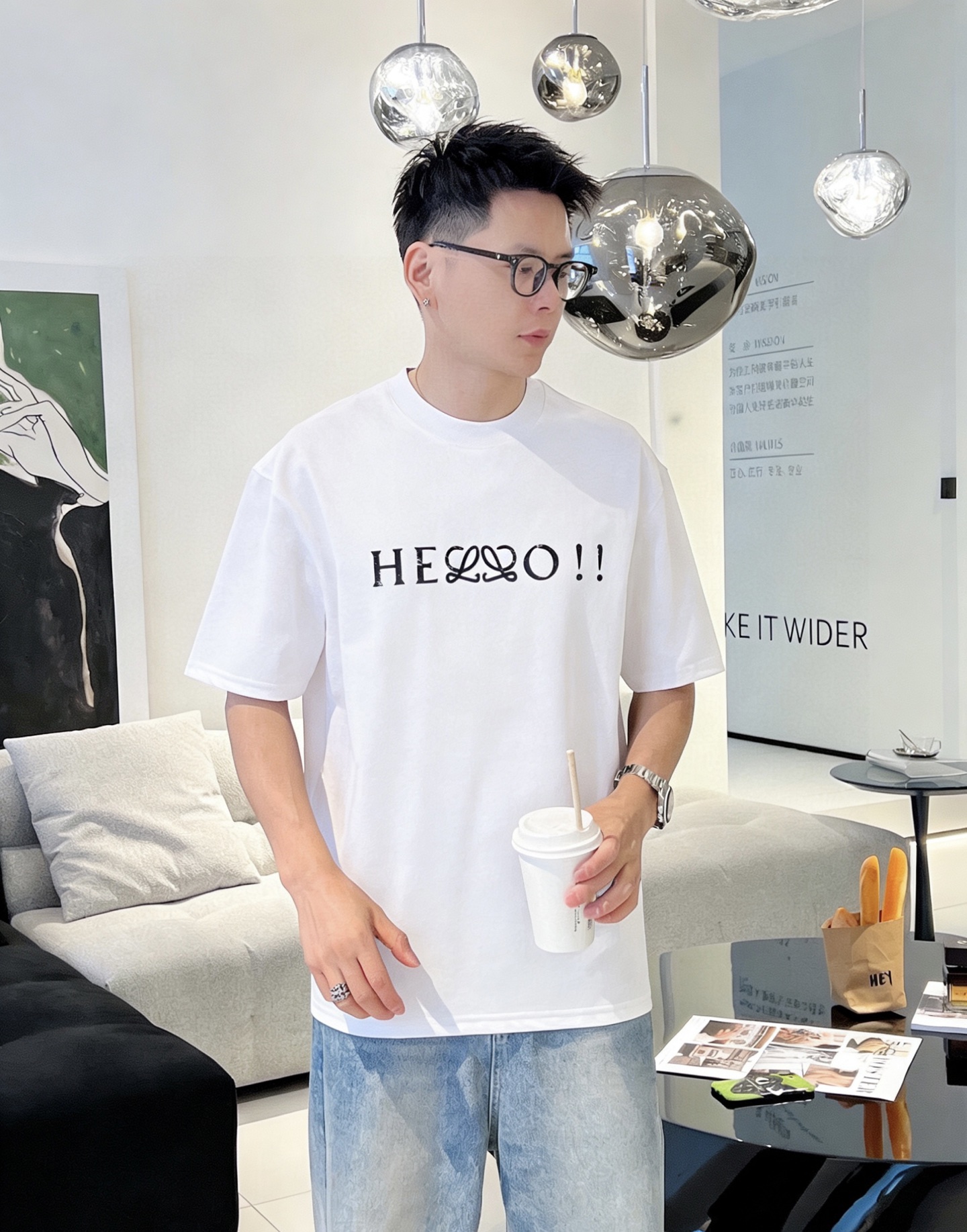 NO:926082,Loew* Loewe ss26 new summer short-sleeved T-shirt, ice tide cotton series, soft and skin-friendly, official w1-1 gram weight 260, high version, top pattern logo, handsome and fashionable, simple and versatile. Not only crisp and trendy silhouette, but also comfortable to wear, more delicate yarn, code size M-XXXL,, loewe, loewe, T-shirt, tees, t-shirt,19860909Loew*罗意威 ss26夏季新款短袖T恤,冰潮棉系列柔软亲肤 官w1-1克重260 高版本 顶级图案logo,帅气时尚,简约百搭款.不仅挺括,保持潮流的廓形,又穿着舒适,纱织更细腻 码数M-XXXL,,loewe,loewe,T-shirt,tees，t-shirt,,Men's clothing