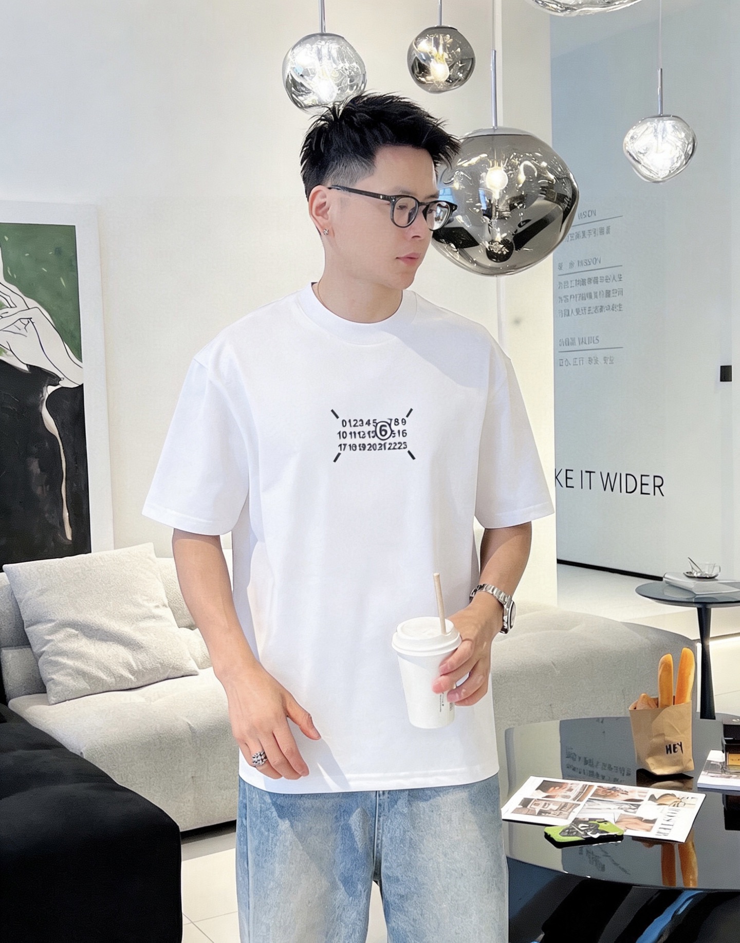 NO:937346,MM6 Majira 2026ss spring and summer latest short-sleeved T-shirt is now available!  !  2026 new T-shirt, high version special fabric, high weight (260g) pure cotton fabric, comfortable yet wide upper body, embroidery technology, digital printing, flocking technology, same style for men and women, loose fit, fine workmanship, comfortable upper body, super handsome upper body, same style for men and women, M-3XL (slightly wider version), masion margiela, masion margiela, T-shirt, tees, t-shirt,19860909MM6马吉拉 2026ss春夏最新款短袖T恤出货啦！！ 2026新款T恤 高版本专用面料 高克重（260g）纯棉面料 上身舒适不失挺阔 刺绣工艺、数字印花、植绒工艺,男女同款 宽松版型 做工走线精细 面料上身舒适 超帅上身 男女同款M-3XL（版型微阔）,,masion margiela,masion margiela,T-shirt,tees，t-shirt,,Men's clothing