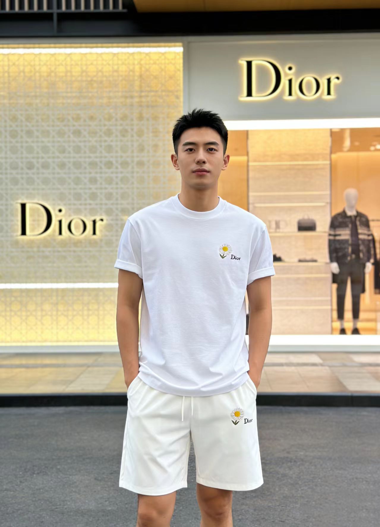 NO:937440,Detachable tops and shorts DIo*Dior ss26 early spring and summer casual suits. Orders from trading company channels. Exclusive and limited sale of overseas boutiques. Classics are timeless. It is absolutely worth buying!  No need to think about how to match it, just one set and it’s easy!  Customized fabrics are provided by customers, which are smooth to the touch, yet crisp and stylish, and the upper body is full of texture!  The overall design is simple and elegant without losing style. It has a strong sense of upper body. It is definitely at the forefront of fashion. It is very comfortable to wear and the upper body is exquisite and vivid. It can be used in various occasions no matter when. Sizes M-XXXL, dior, dior, shorts,19860909可拆卖 上衣 短裤 DIo*迪奥 ss26早春夏款休闲套装 贸易公司渠道订单,海外精品独家限定发售,经典即永恒,入手绝对值的！不用想怎么搭配,直接一套轻松搞定！客供定制面料,触感顺滑,却又挺括有型,上身质感十足！ 整体简洁大方而不失格调,上身感极强,绝对走在时尚最前端,穿着非常舒适,上身精致跃然,无论是什么时候都能胜任各种场合 尺码M-XXXL,,dior,dior,shorts,,Men's clothing