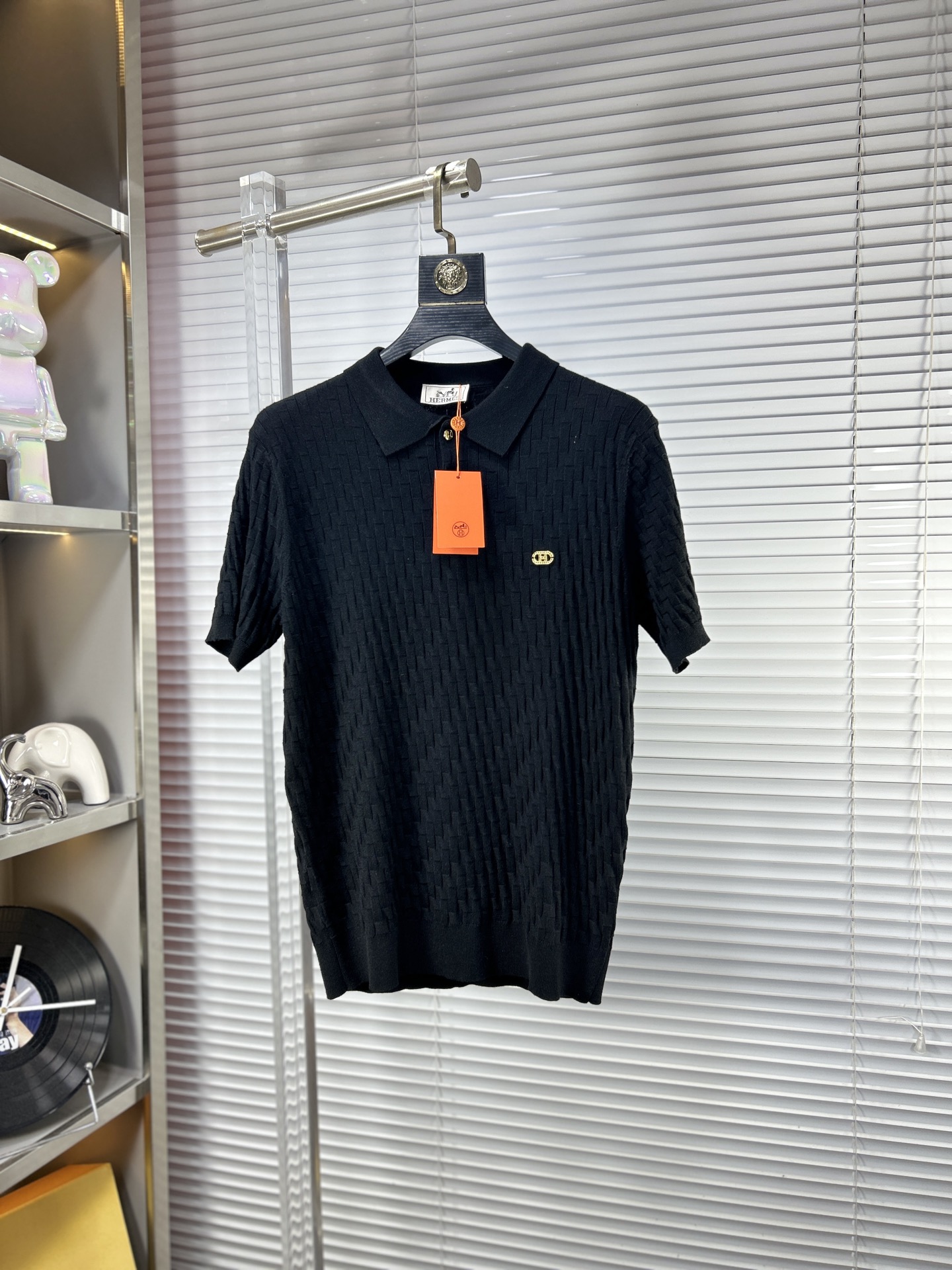 NO:918759,Herm* Hermès ss26 new summer knitted sweater short-sleeved, the latest fashion model on the official website, synchronized with the official website, customized Yilite fabric at the counter!  Comfortable against the skin, durable and easy to wear, meticulous original craftsmanship, a must-have item for handsome men, exquisite craftsmanship. Sizes M-XXXL, hermes, hermes, sweaters, T-shirt,19860909Herm*爱马仕 ss26夏季新款针织毛衣短袖,官网最新时尚款,官网同步,专柜定制伊力特面料！贴肤舒适,耐看又好穿,原厂工艺一丝不苟,型男必备单品,工艺精湛 尺码M-XXXL,,hermes,hermes,sweaters,T-shirt,,Men's clothing