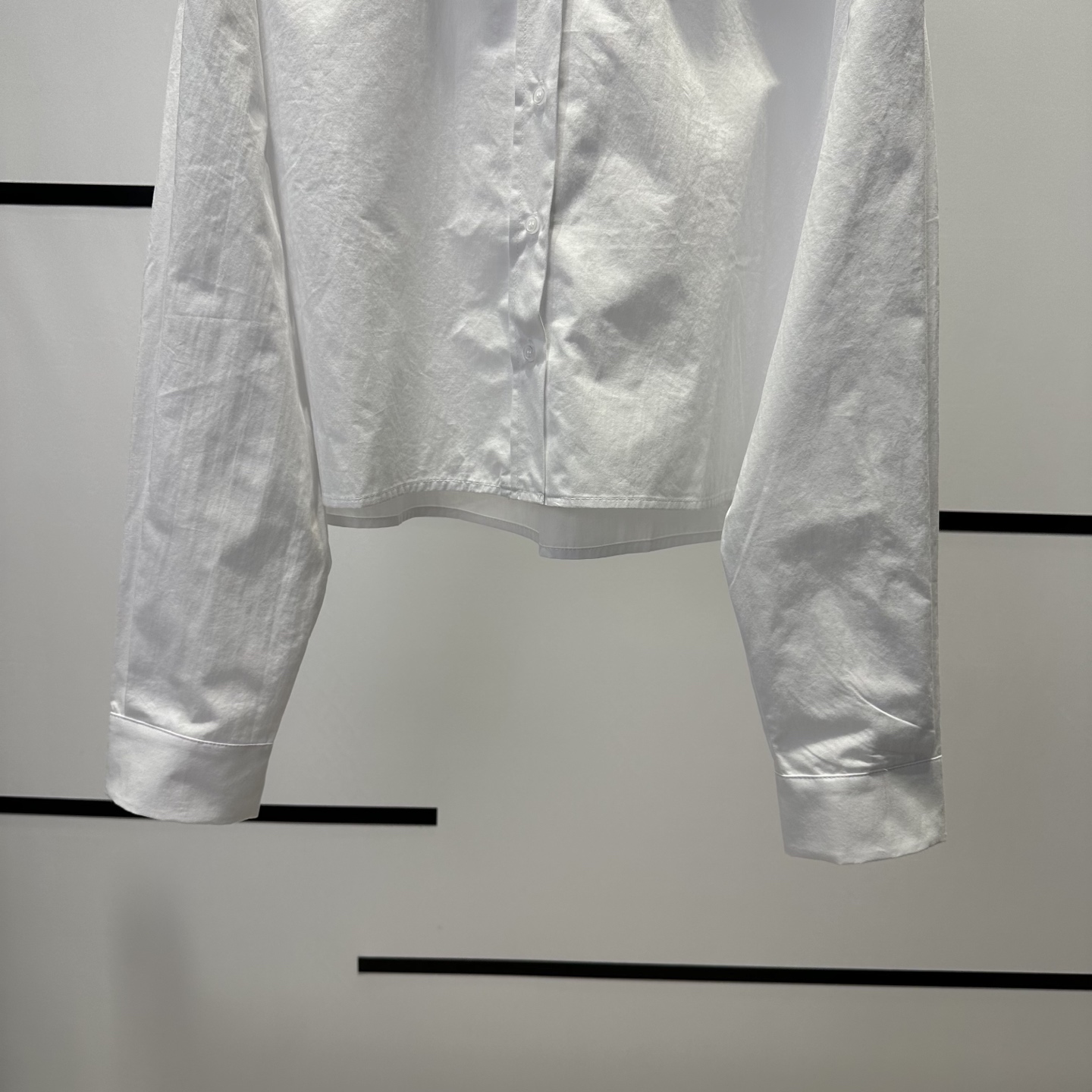 “High-Quality Female Suit Paired with White Nailed Collar Shirt for Leisure Satisfaction” - 图片 5