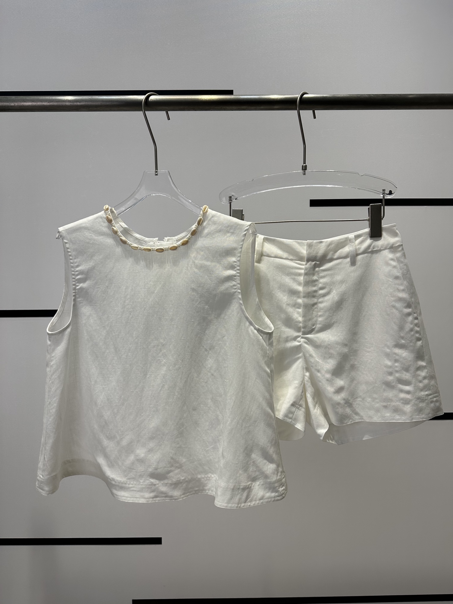“High-End Female Suit: Elegant, Timeless Design for Sophisticated Women” - 图片 1