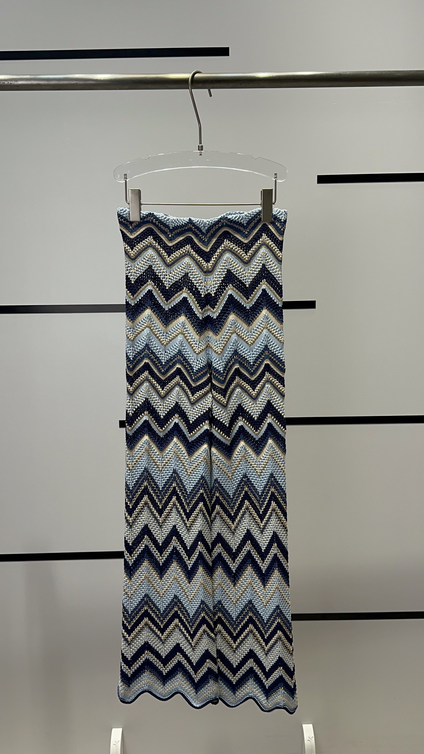 Maje A66114 Women’s Suit: High-End Quality, Wave-Lined Design, Custom Weave, Flattering Fit - 图片 7