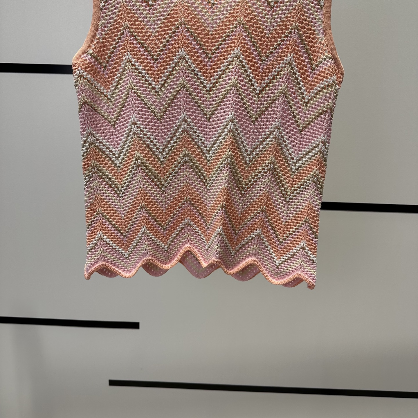 High-Quality Women’s Outfits by MajeA: Stylish T-shirts, Vests, and Pants Suit - 图片 6