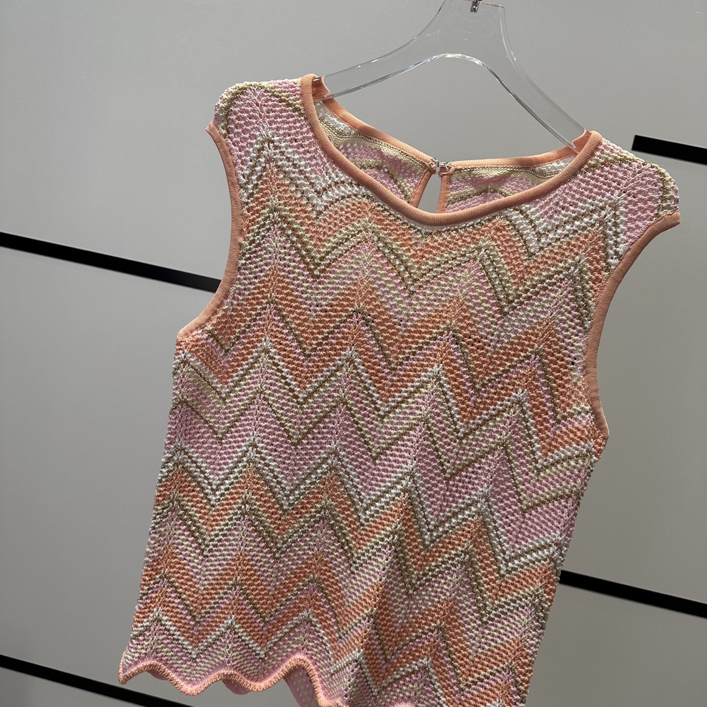 High-Quality Women’s Outfits by MajeA: Stylish T-shirts, Vests, and Pants Suit - 图片 5